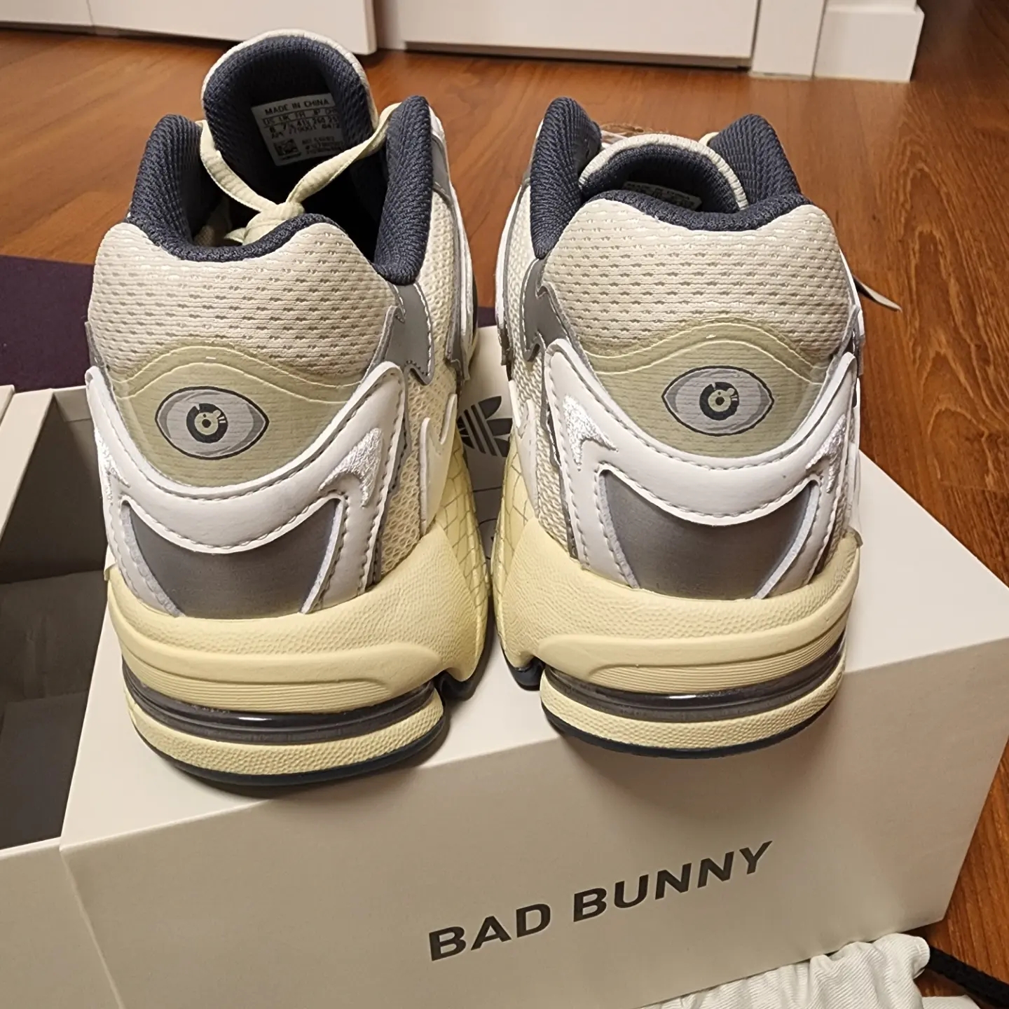 Adidas x Bad Bunny Response CL White Sand 착용 스타일 - 3