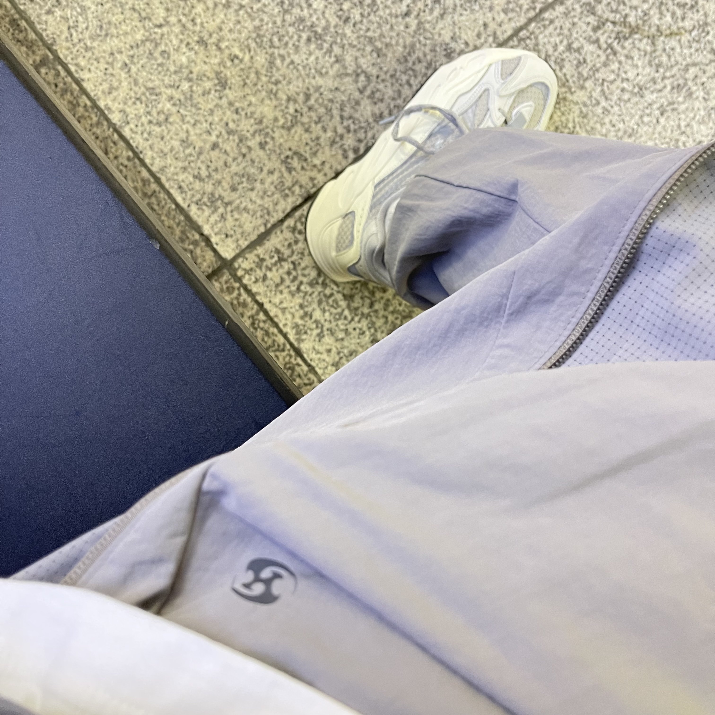 Adidas Yeezy Boost 700 V2 Static 2022 착용 스타일 - 2