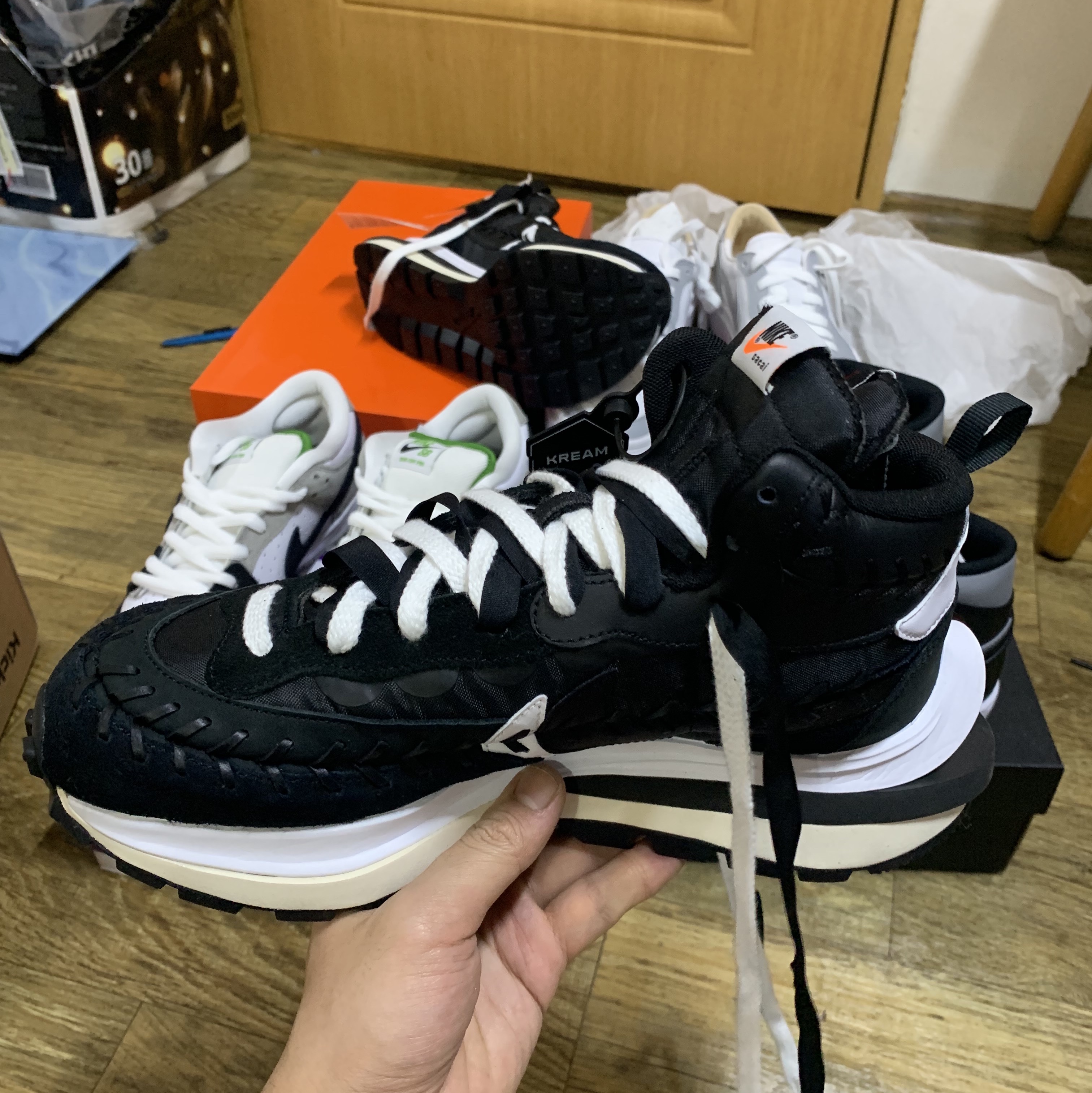 Nike x Sacai x Jean Paul Gaultier VaporWaffle Black White 착용 스타일