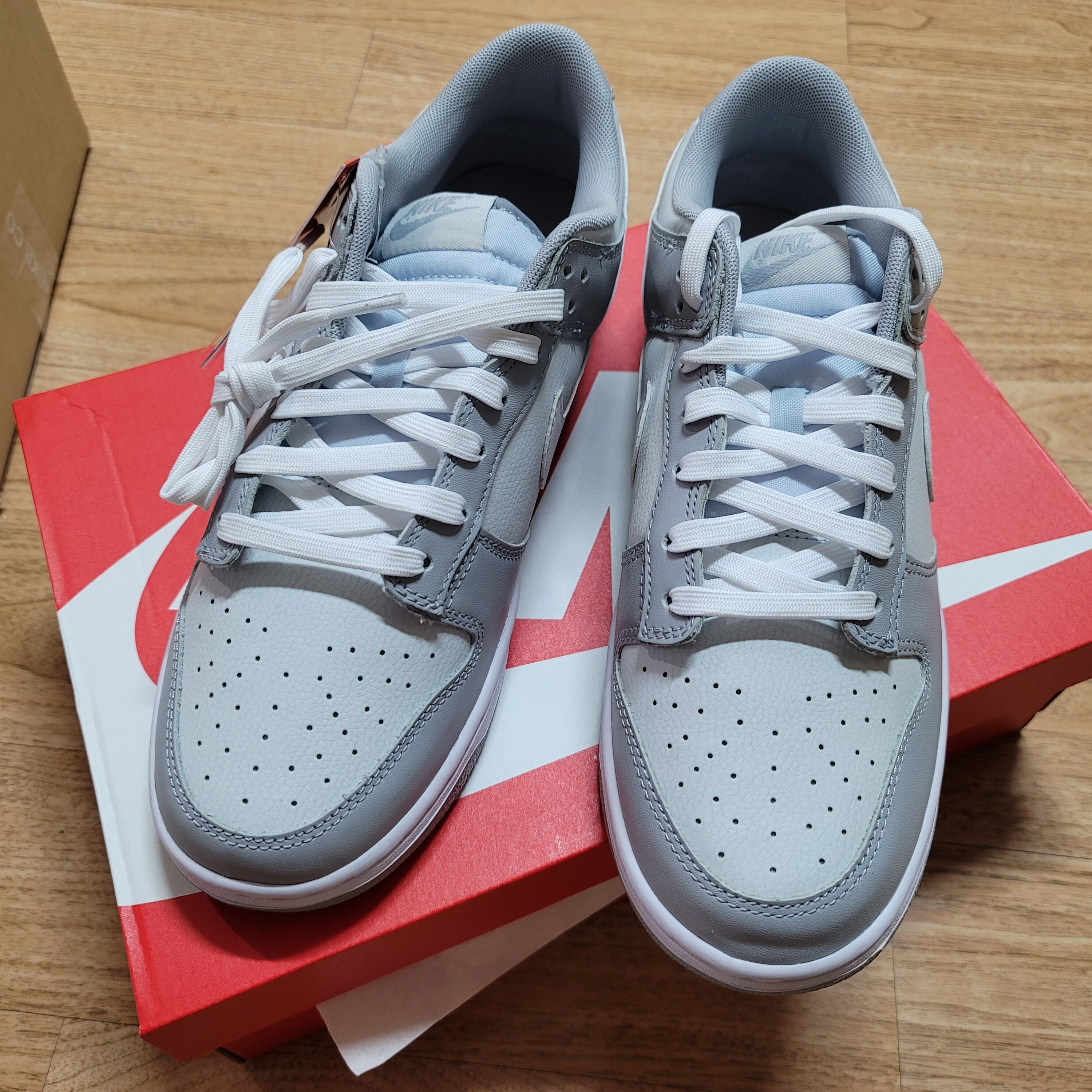 Nike Dunk Low Retro Wolf Grey 착용 스타일 - 1