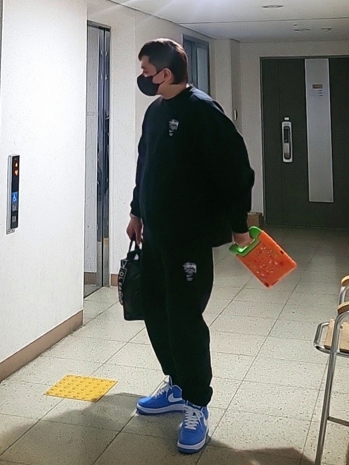 Nike Air Force 1 '07 Low University Blue, Nike x Stussy NRG ZR Fleece Crewneck Black - US/EU 착용 스타일 - 2
