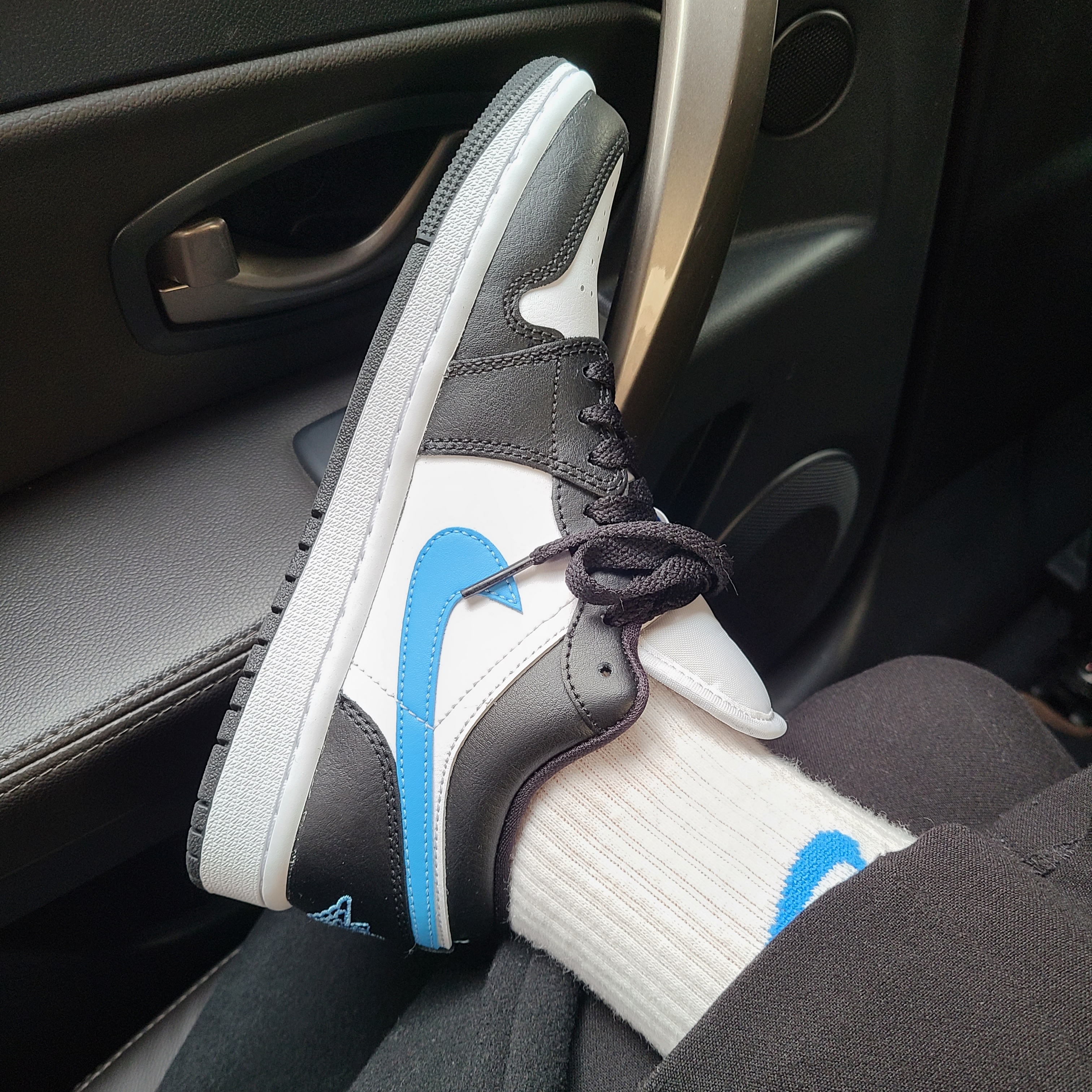 (W) Jordan 1 Low Black University Blue 착용 스타일 - 1