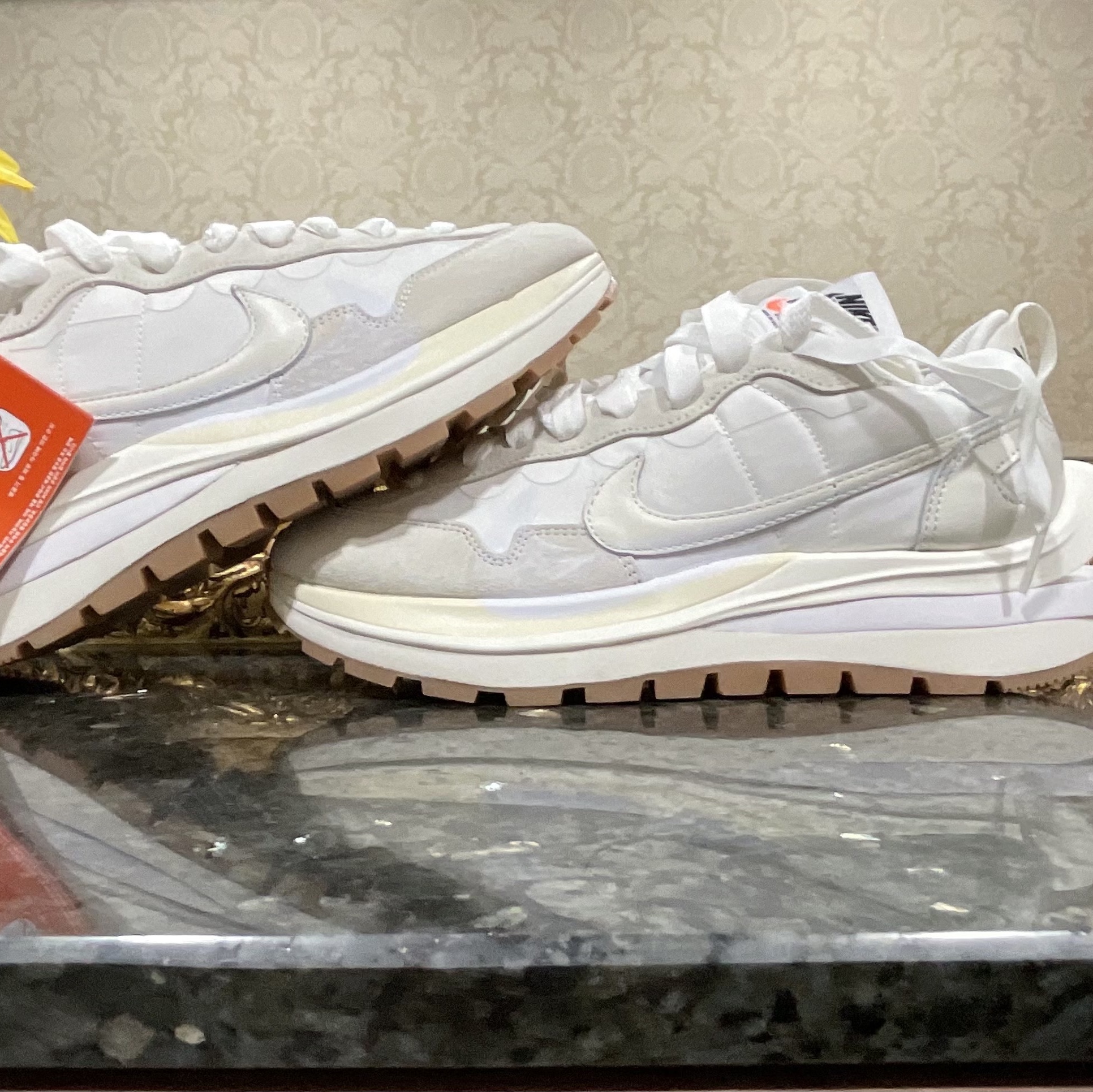 Nike x Sacai VaporWaffle White and Gum 착용 스타일