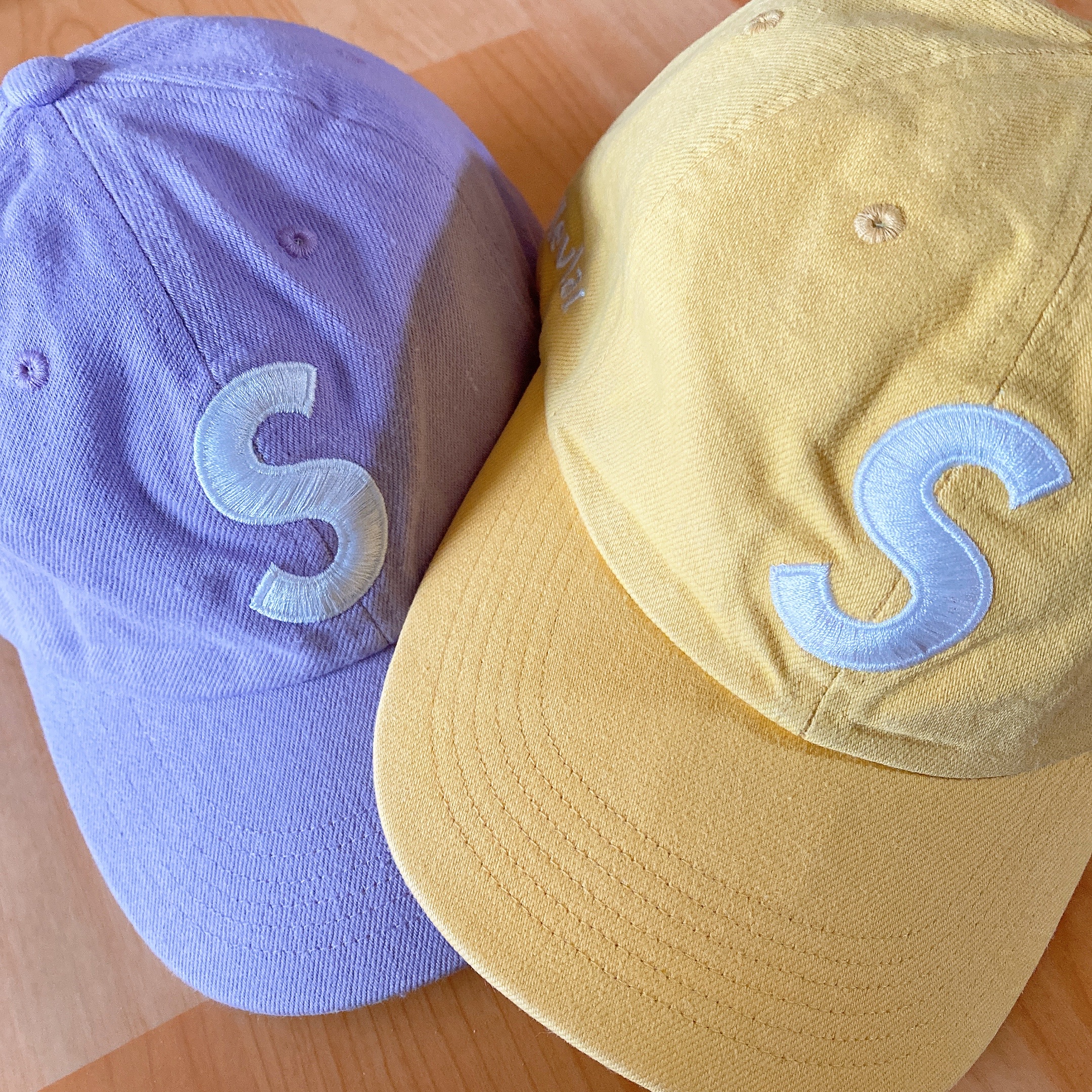 Supreme Kevlar Denim S Logo 6-Panel Light Purple - 22SS, Supreme Kevlar Denim S Logo 6-Panel Yellow - 22SS 착용 스타일