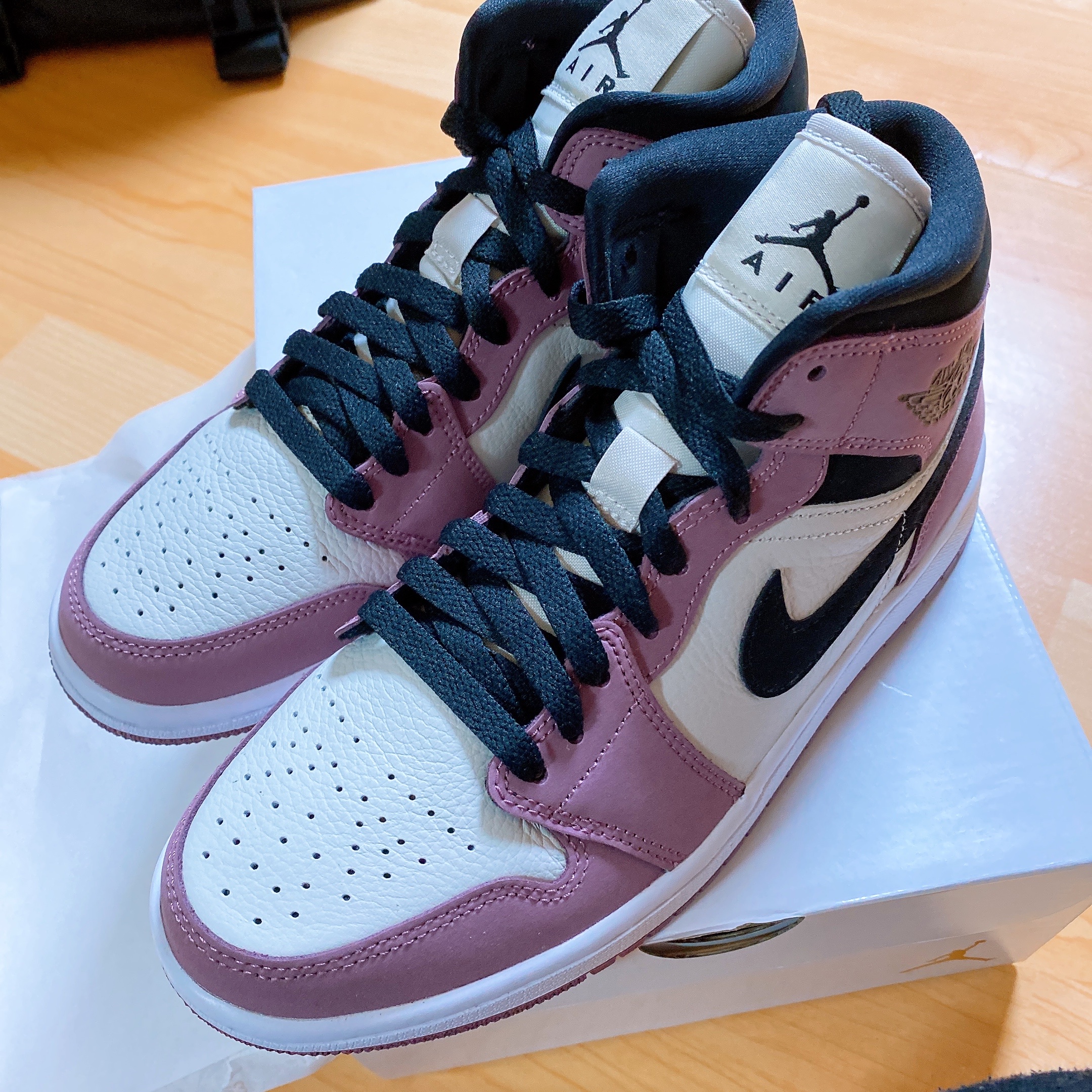 (W) Jordan 1 Mid SE Light Mulberry 착용 스타일