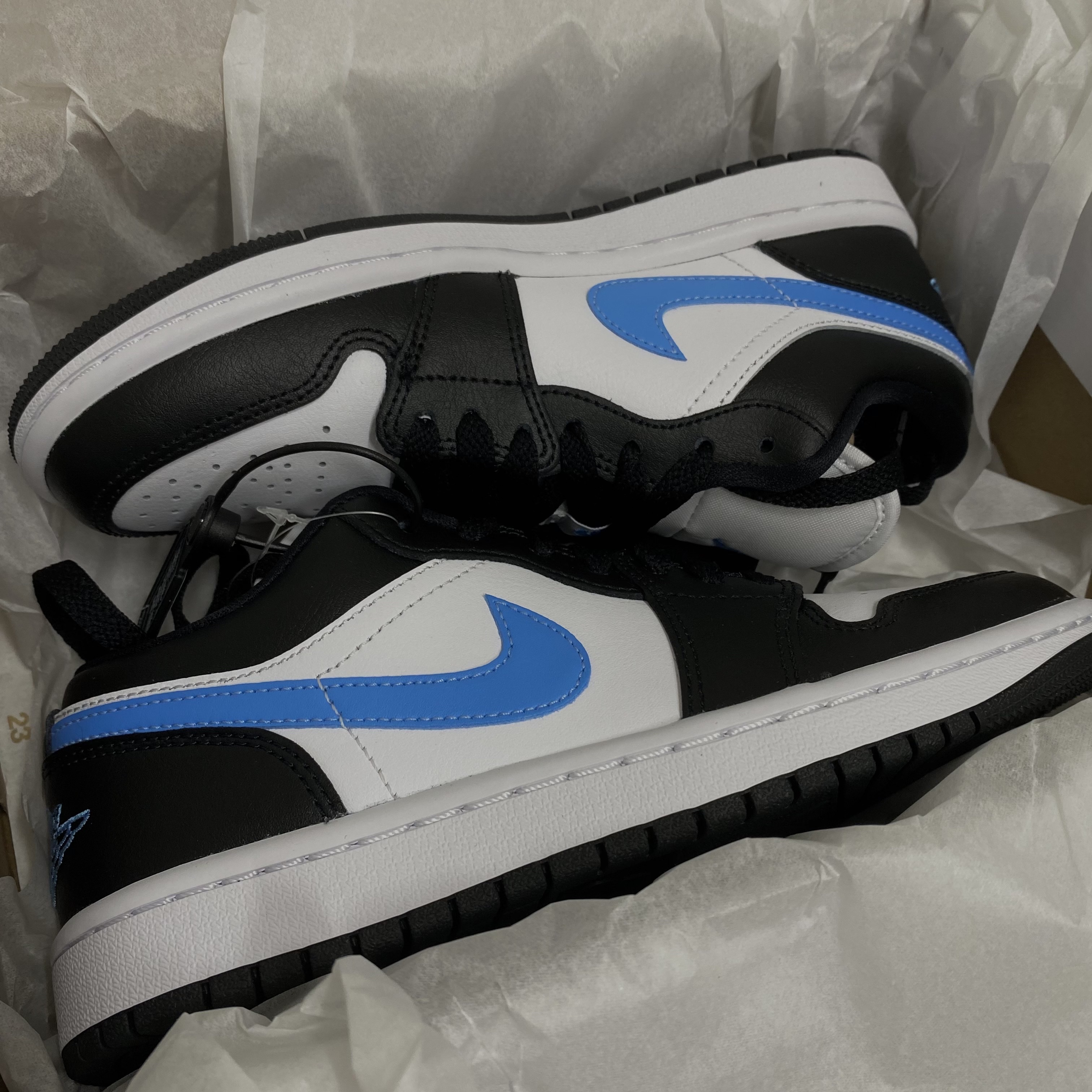 (W) Jordan 1 Low Black University Blue 착용 스타일