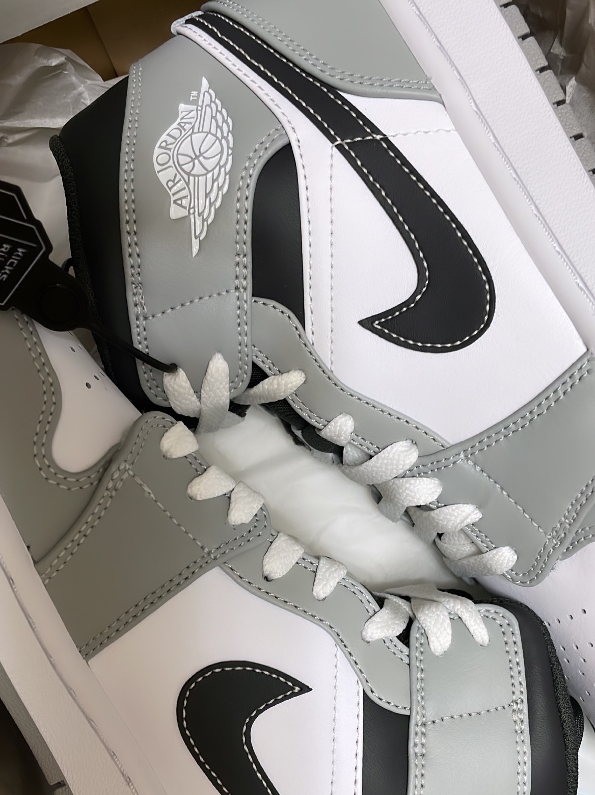 Jordan 1 Mid Light Smoke Grey Anthracite 착용 스타일