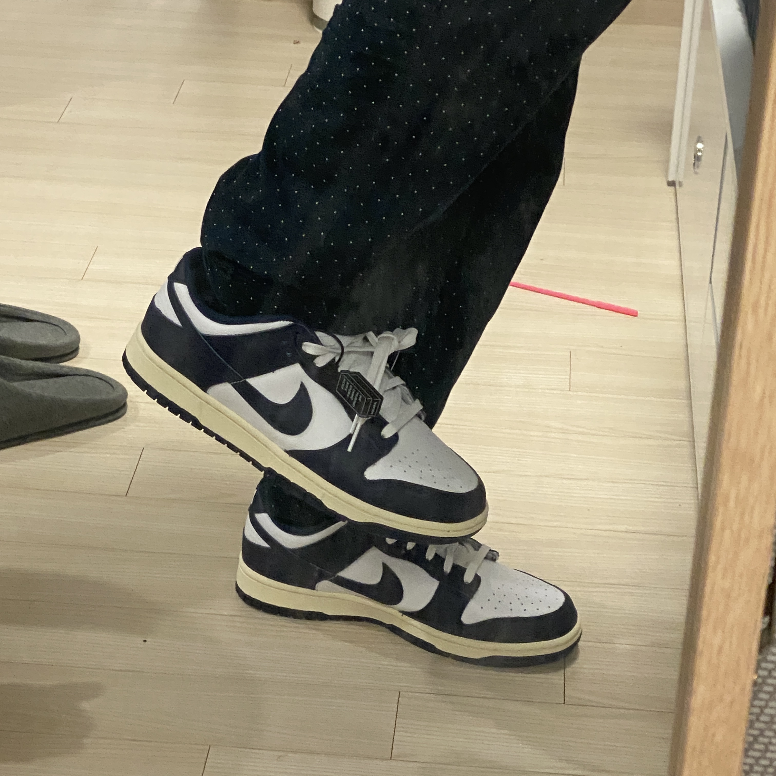 (W) Nike Dunk Low Vintage Midnight Navy 착용 스타일 - 2