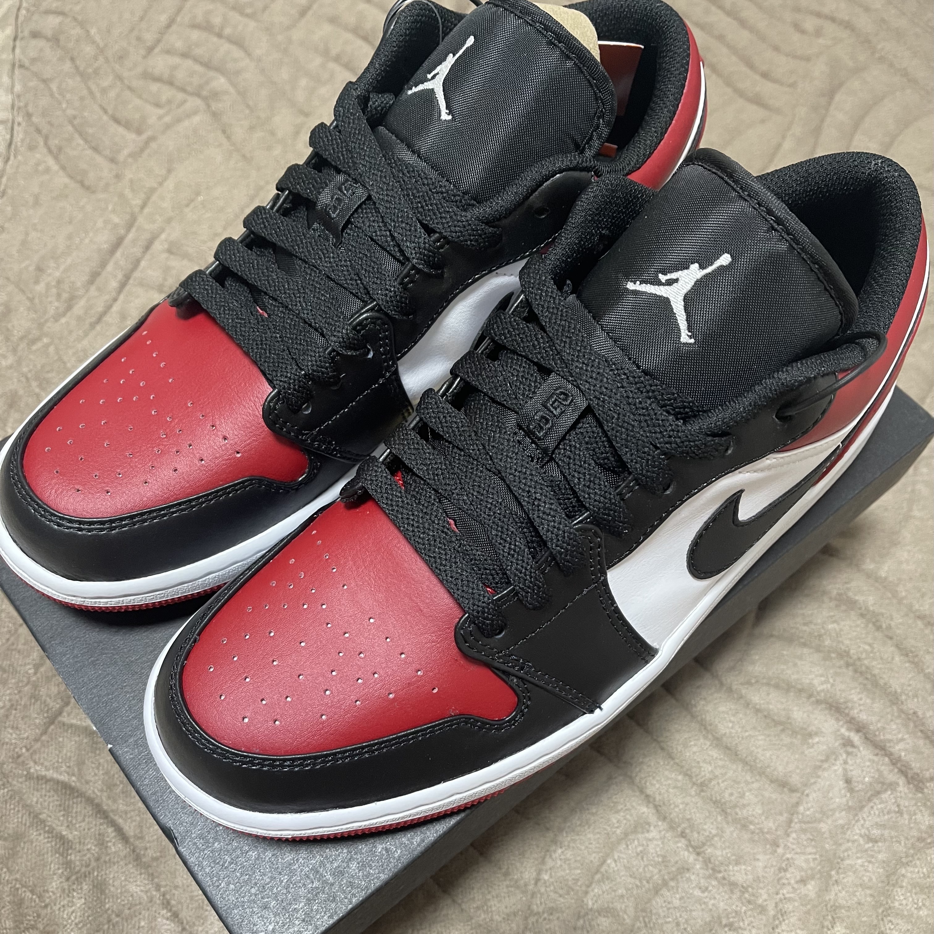 Jordan 1 Low Bred Toe 착용 스타일 - 2