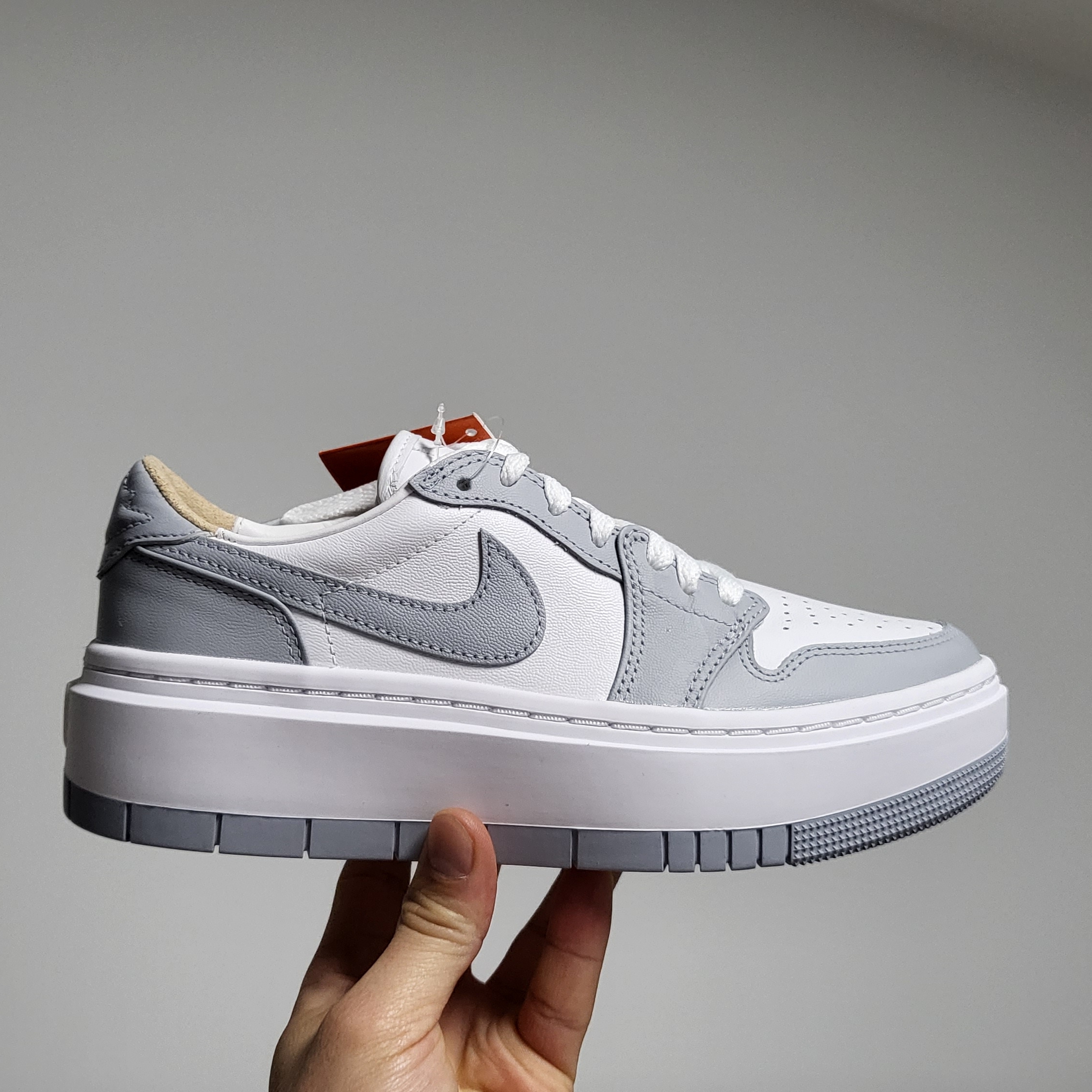 (W) Jordan 1 Elevate Low White and Wolf Grey 착용 스타일