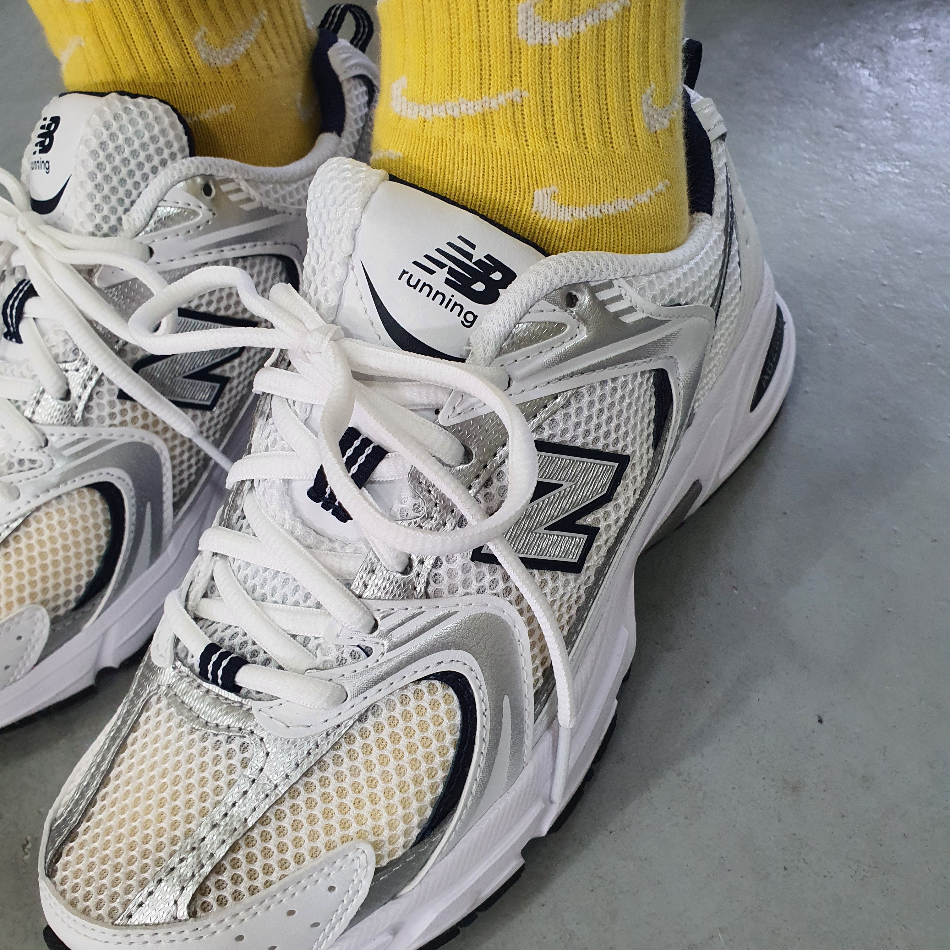 New Balance 530 White 착용 스타일 - 2