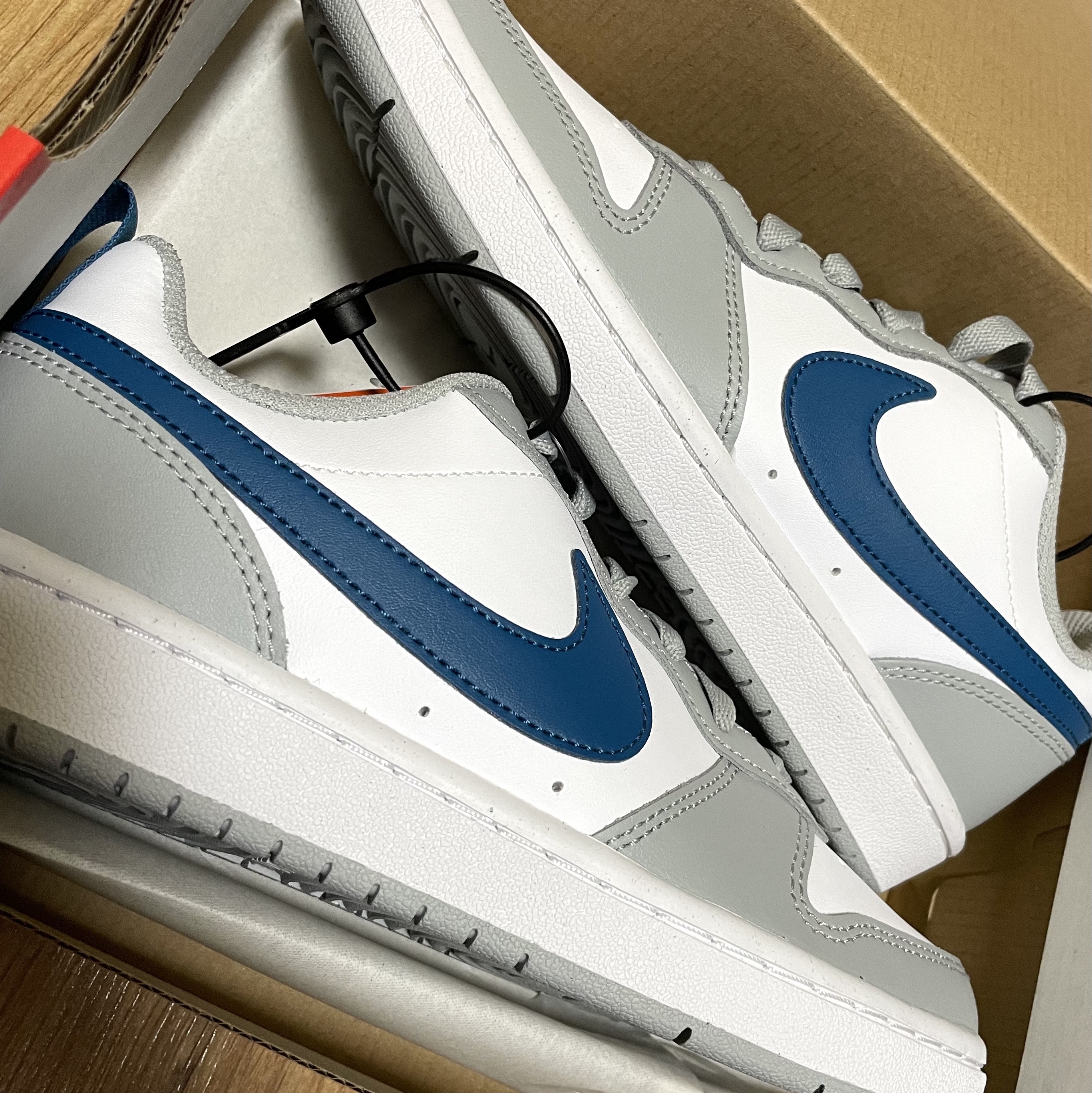 (GS) Nike Court Borough Low 2 Light Smoke Grey 착용 스타일 - 2