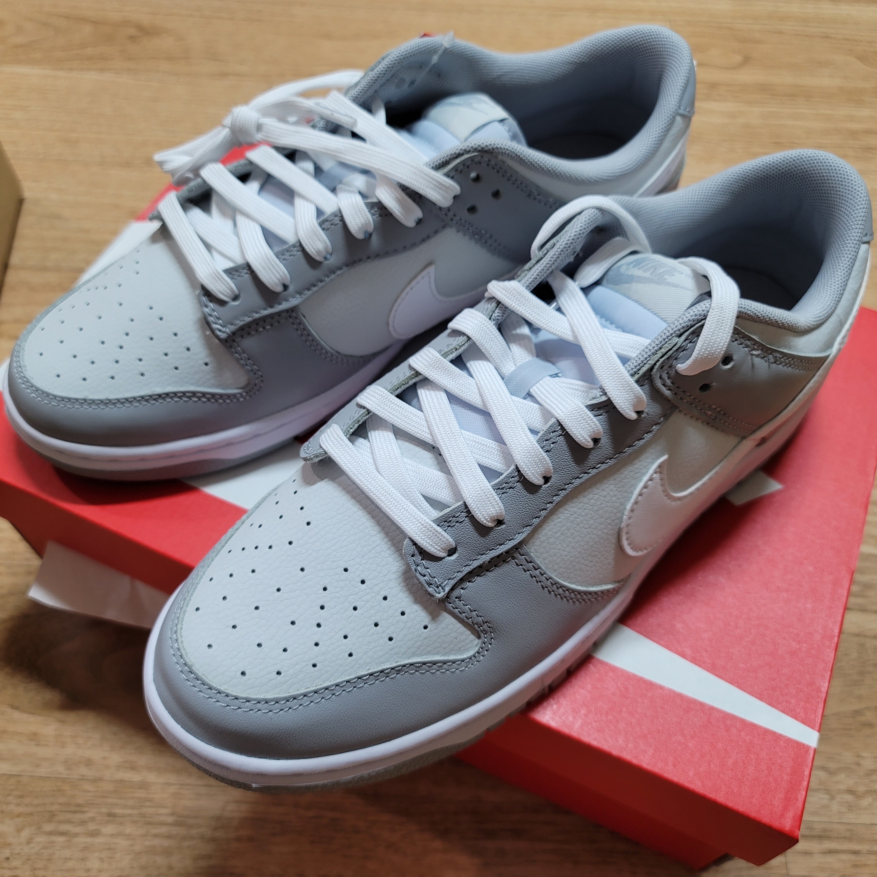 Nike Dunk Low Retro Wolf Grey 착용 스타일 - 2