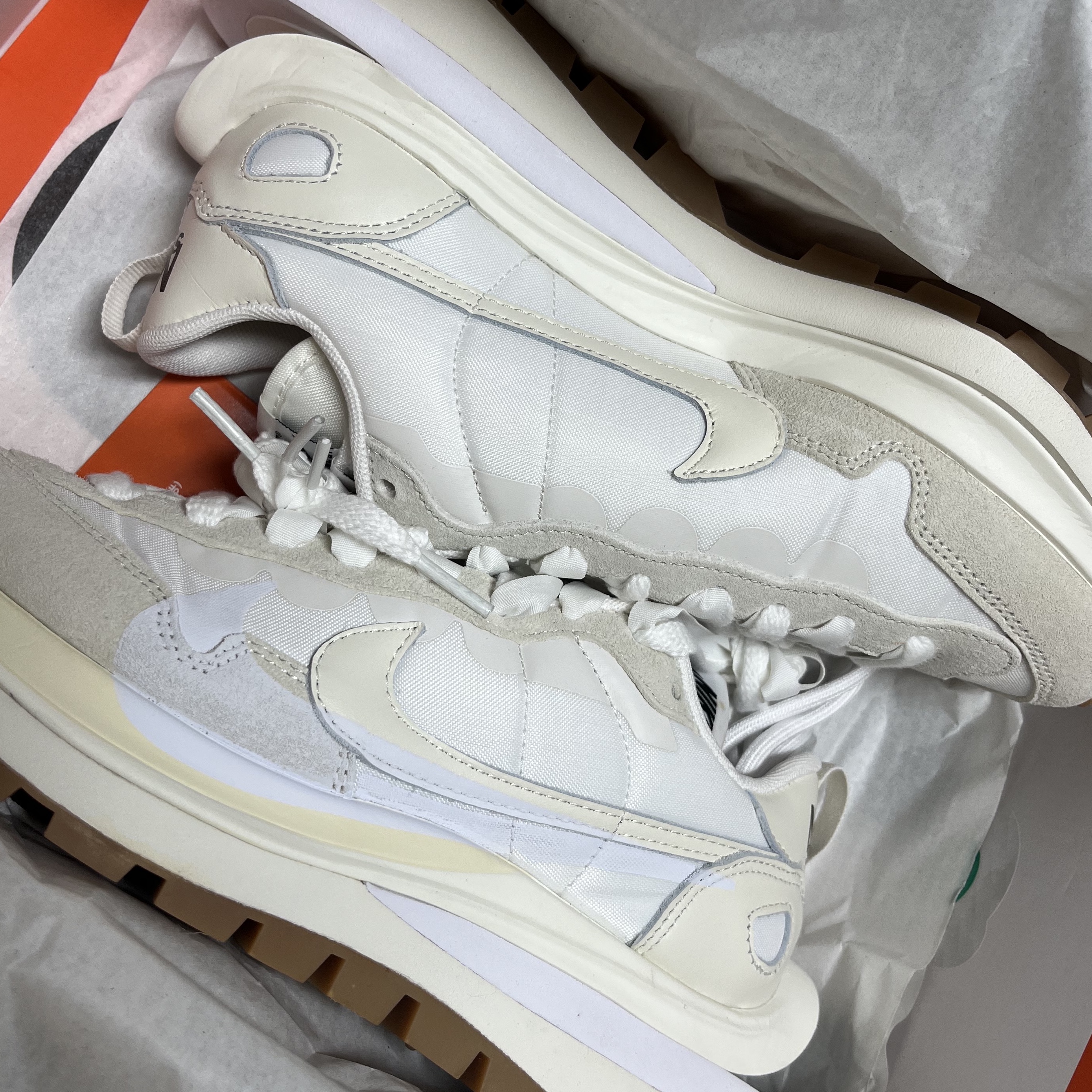 Nike x Sacai VaporWaffle White and Gum 착용 스타일