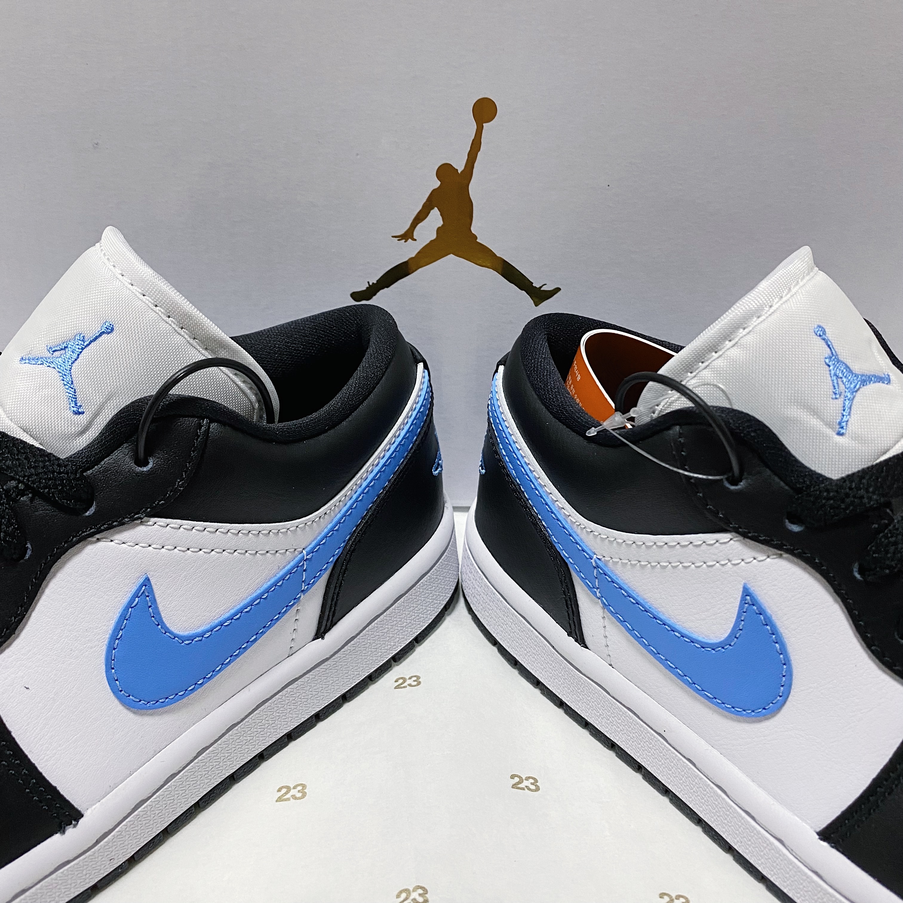 (W) Jordan 1 Low Black University Blue 착용 스타일