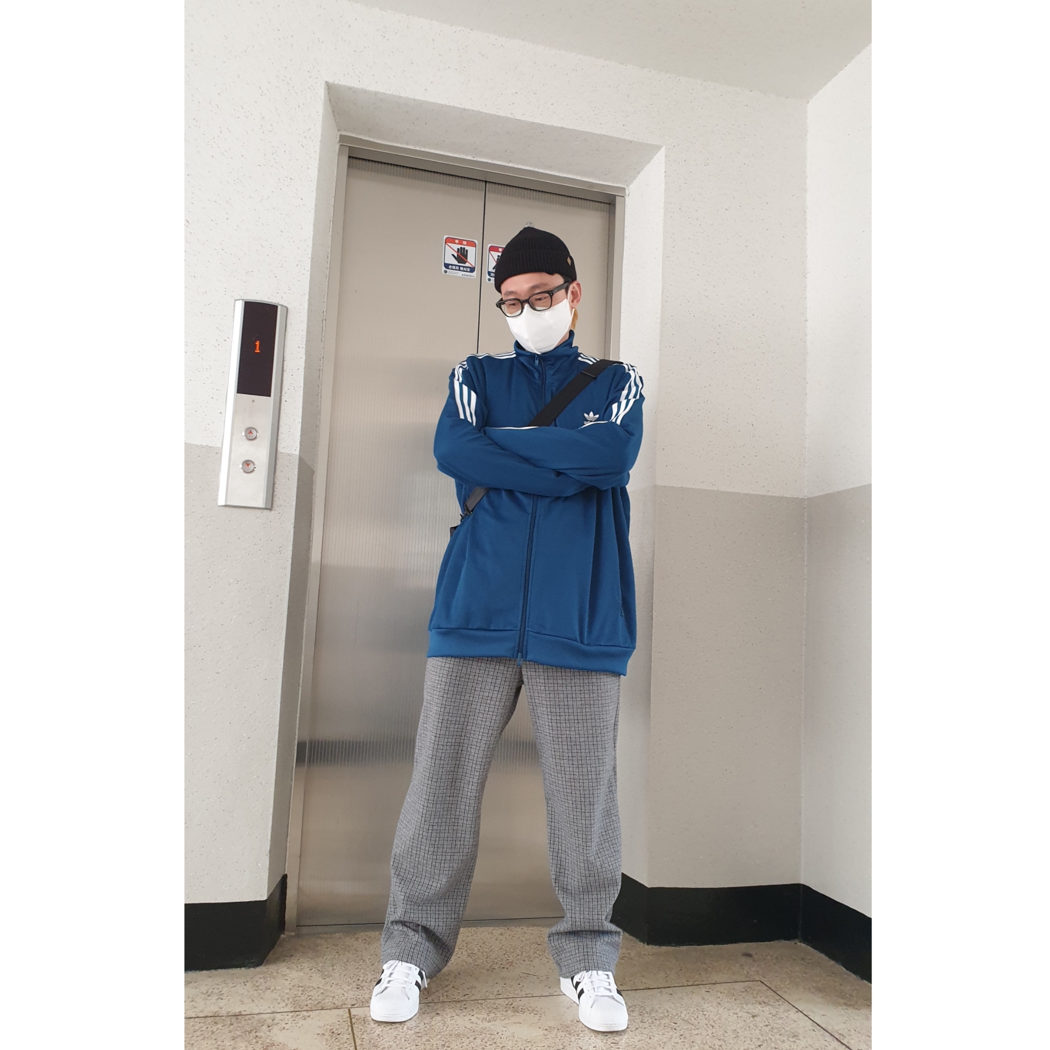 Adidas Superstar White Black 착용 스타일 - 1