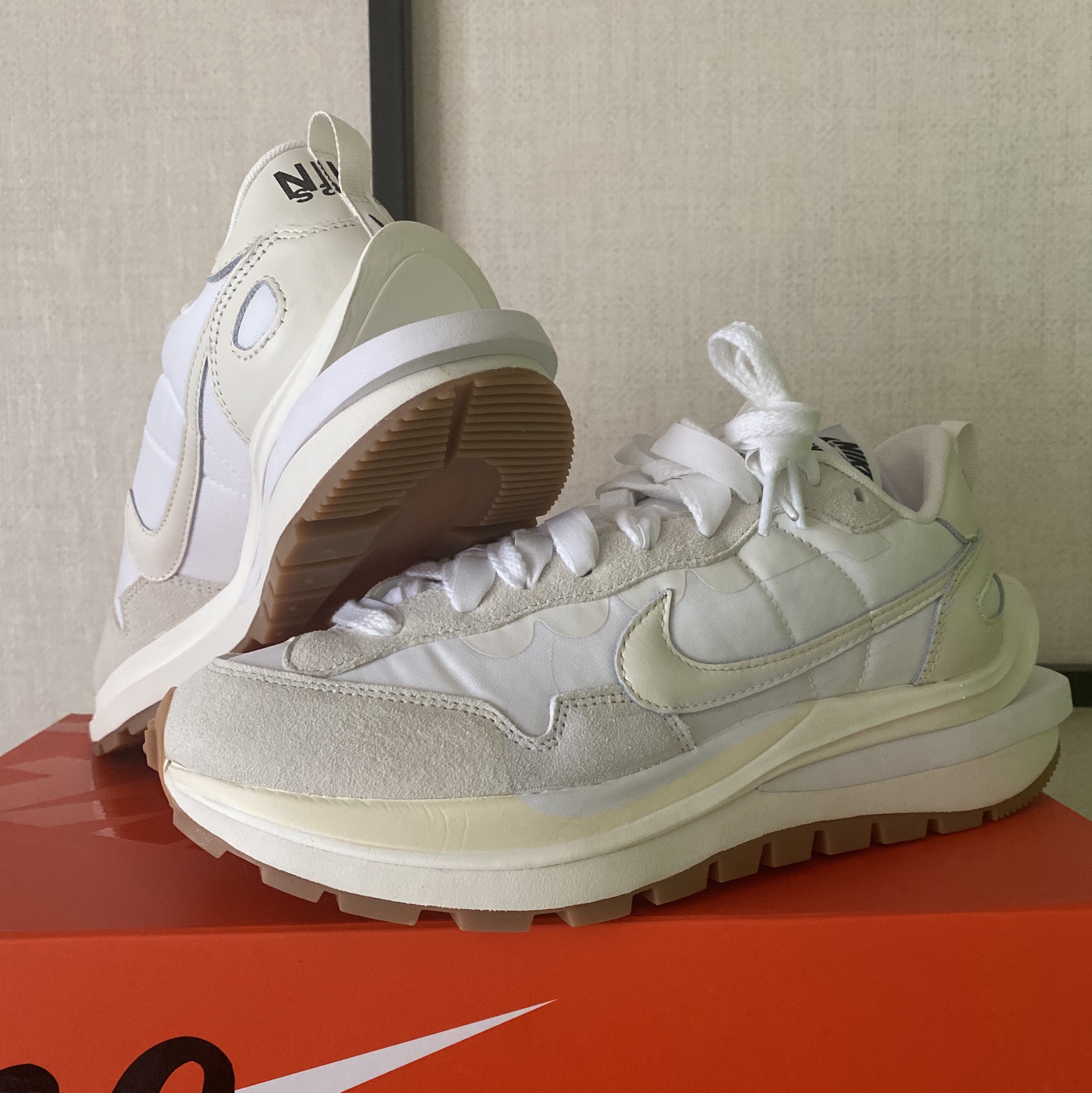 Nike x Sacai VaporWaffle White and Gum 착용 스타일 - 2