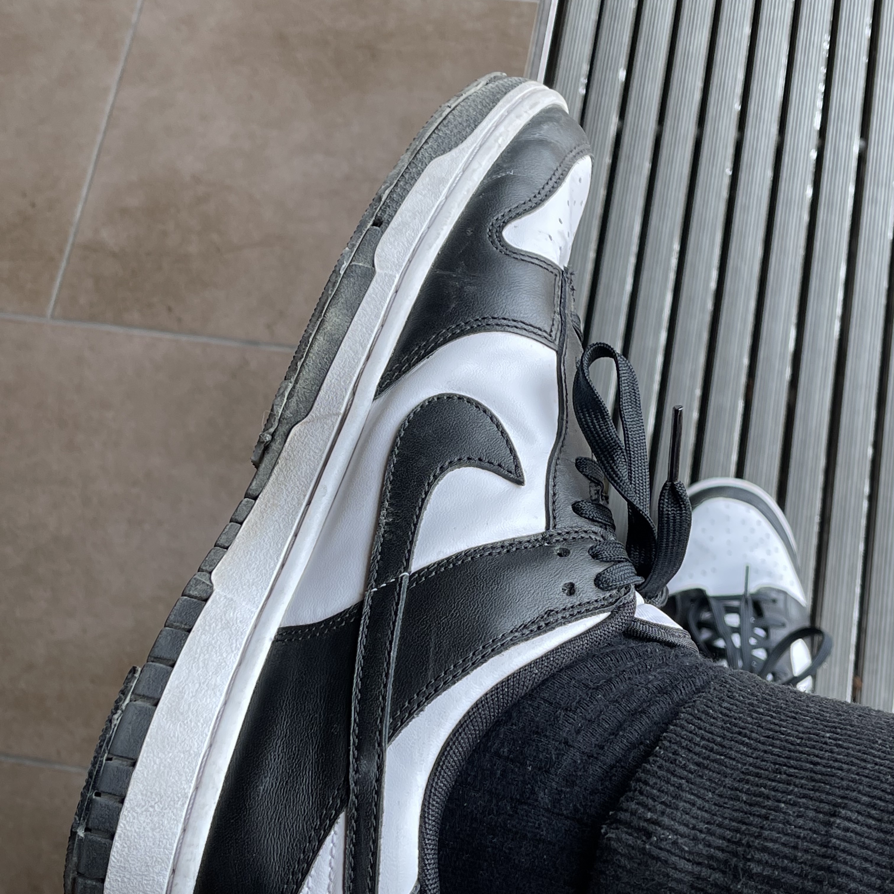Nike Dunk Low Retro Black 착용 스타일 - 2