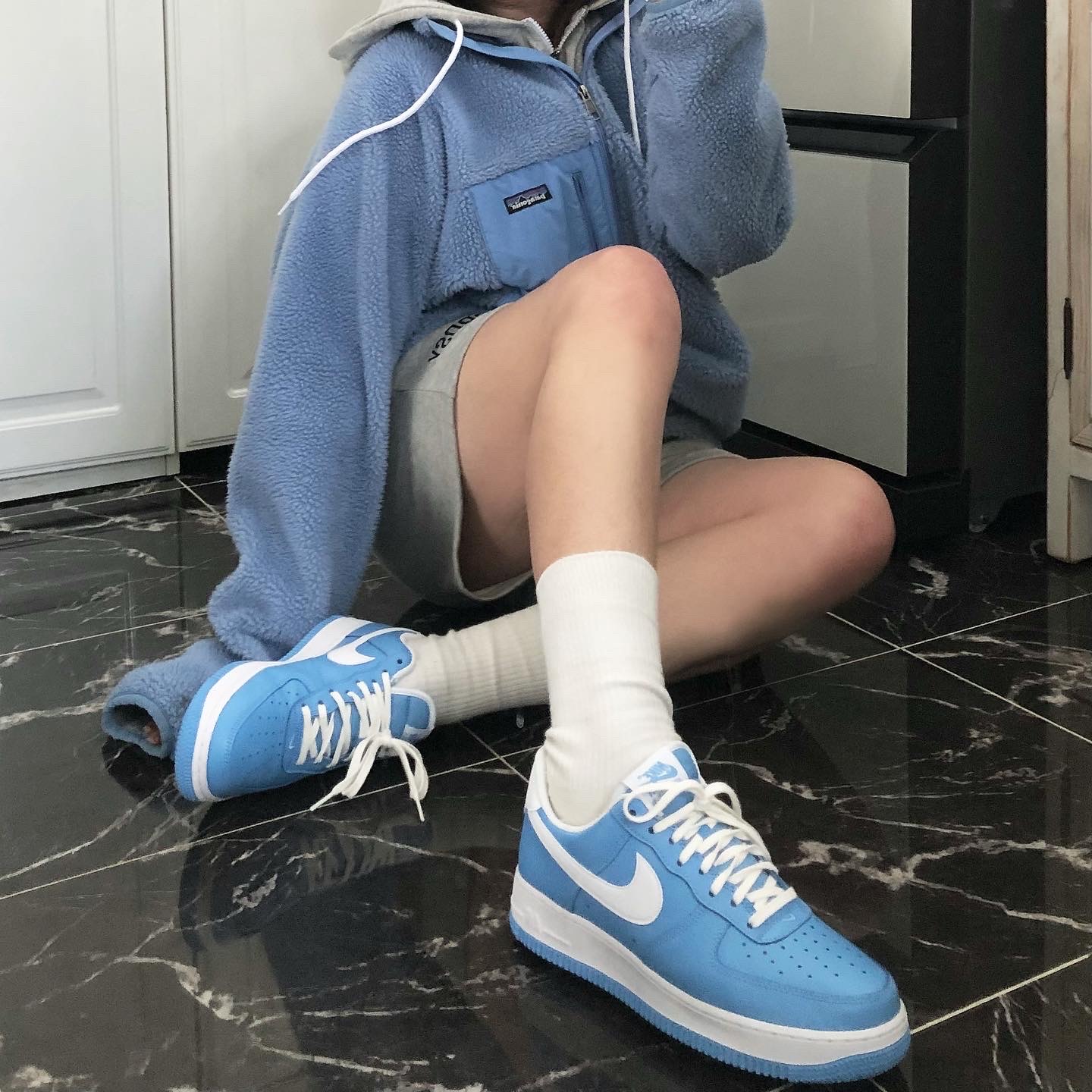 Nike Air Force 1 '07 Low University Blue 착용 스타일 - 1
