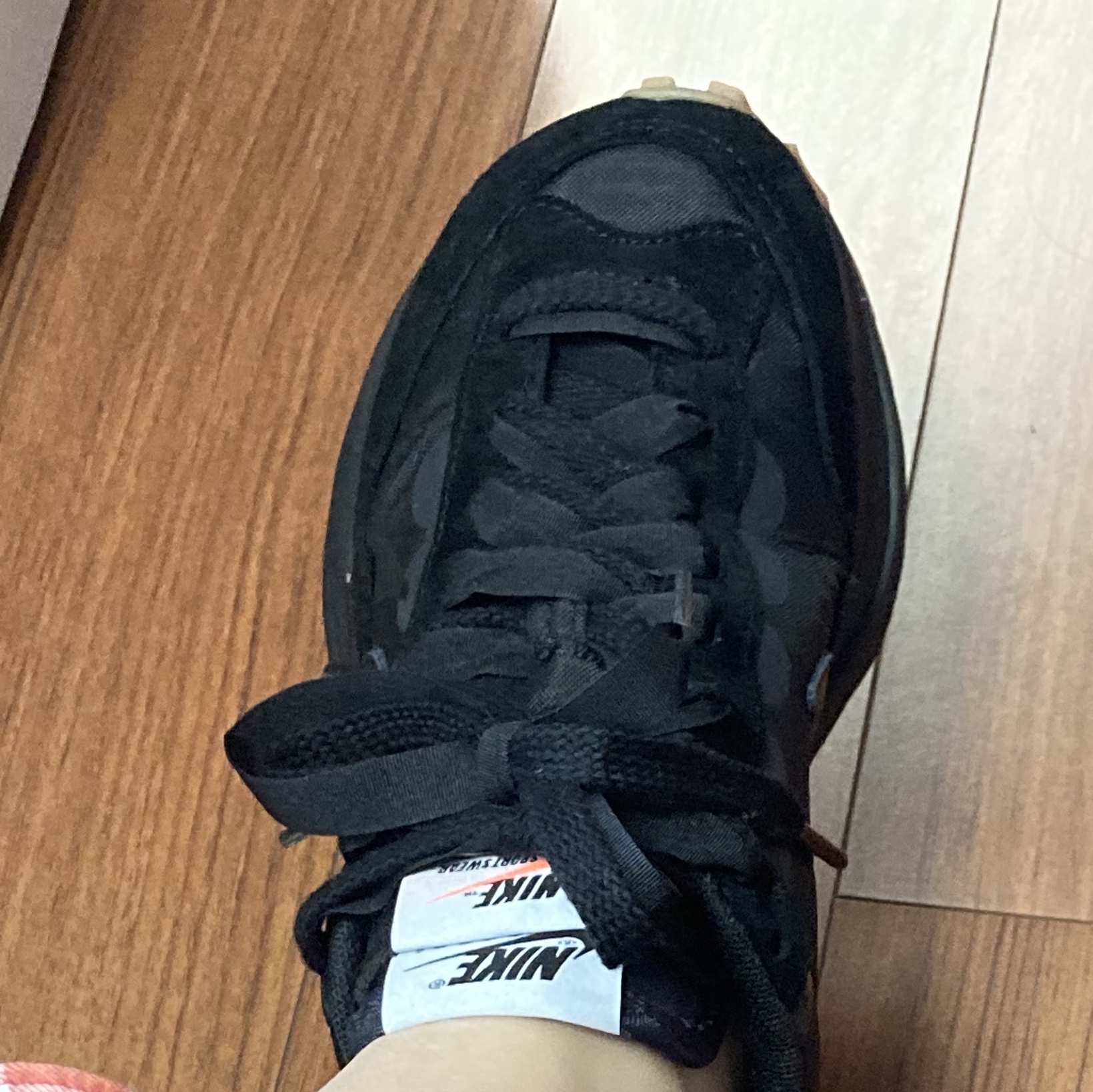 Nike x Sacai VaporWaffle Black and Gum 착용 스타일 - 4