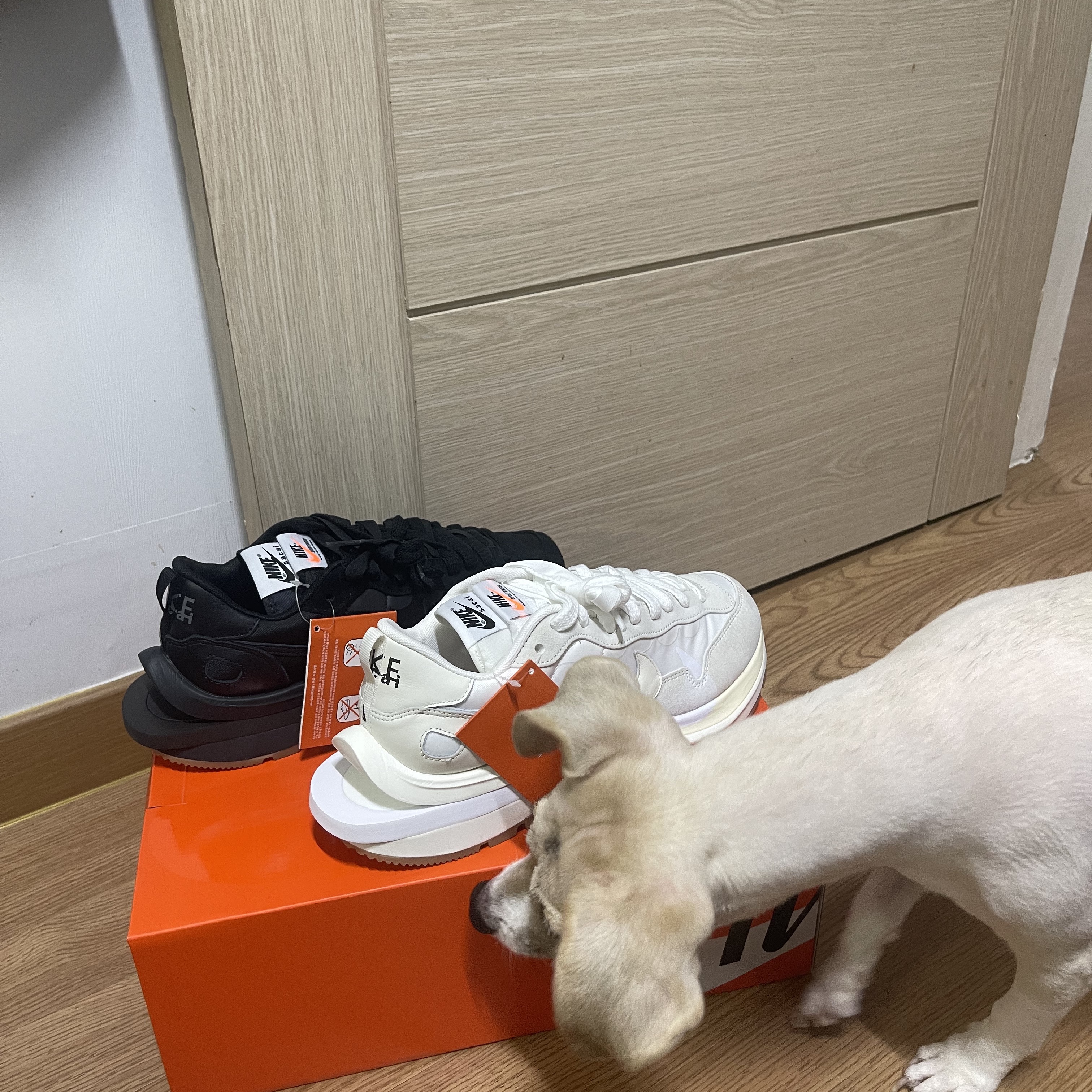 Nike x Sacai VaporWaffle White and Gum, Nike x Sacai VaporWaffle Black and Gum 착용 스타일