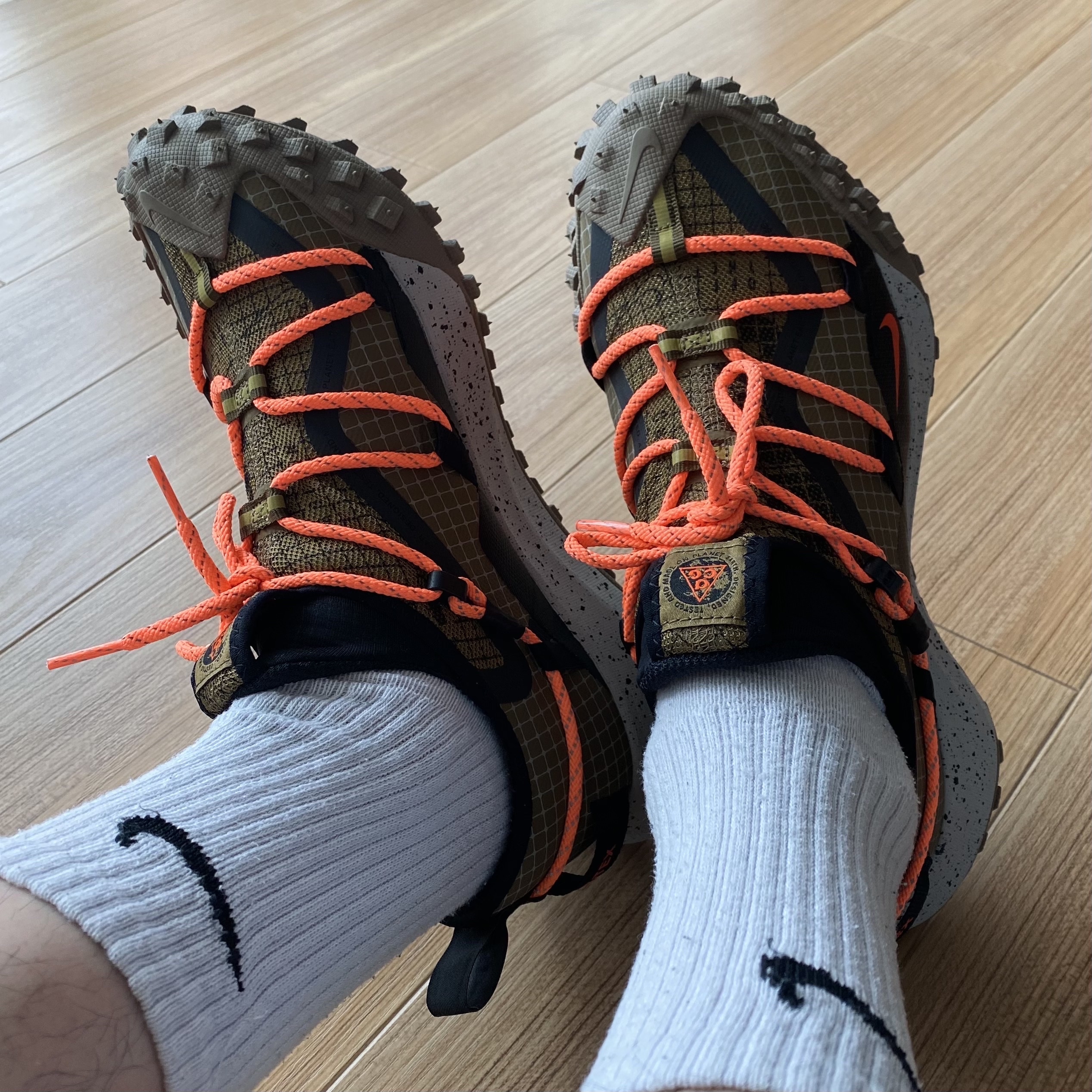 Nike ACG Mountain Fly Low Gore-Tex SE Hazel Rush 착용 스타일 - 1