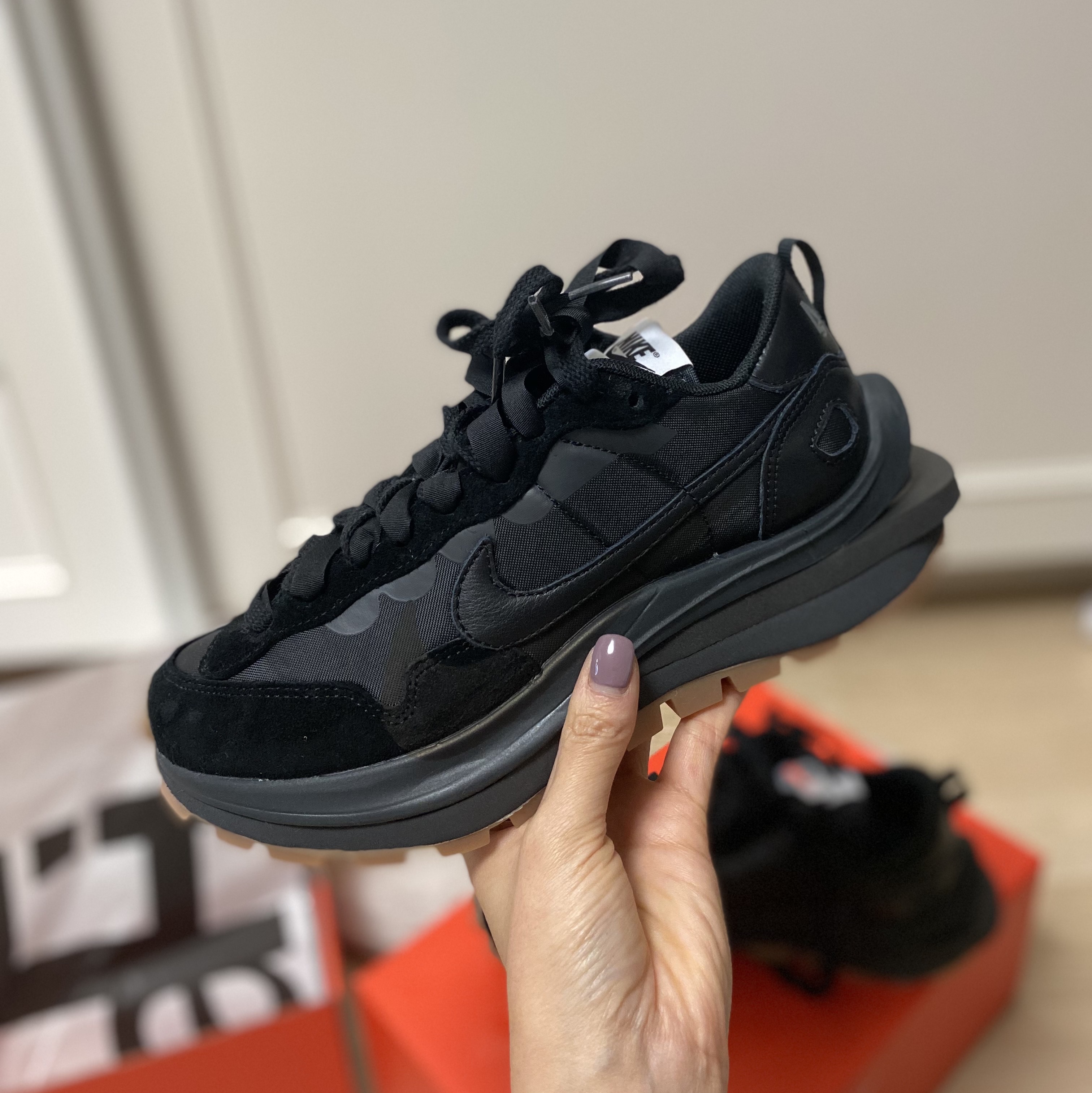 Nike x Sacai VaporWaffle Black and Gum 착용 스타일