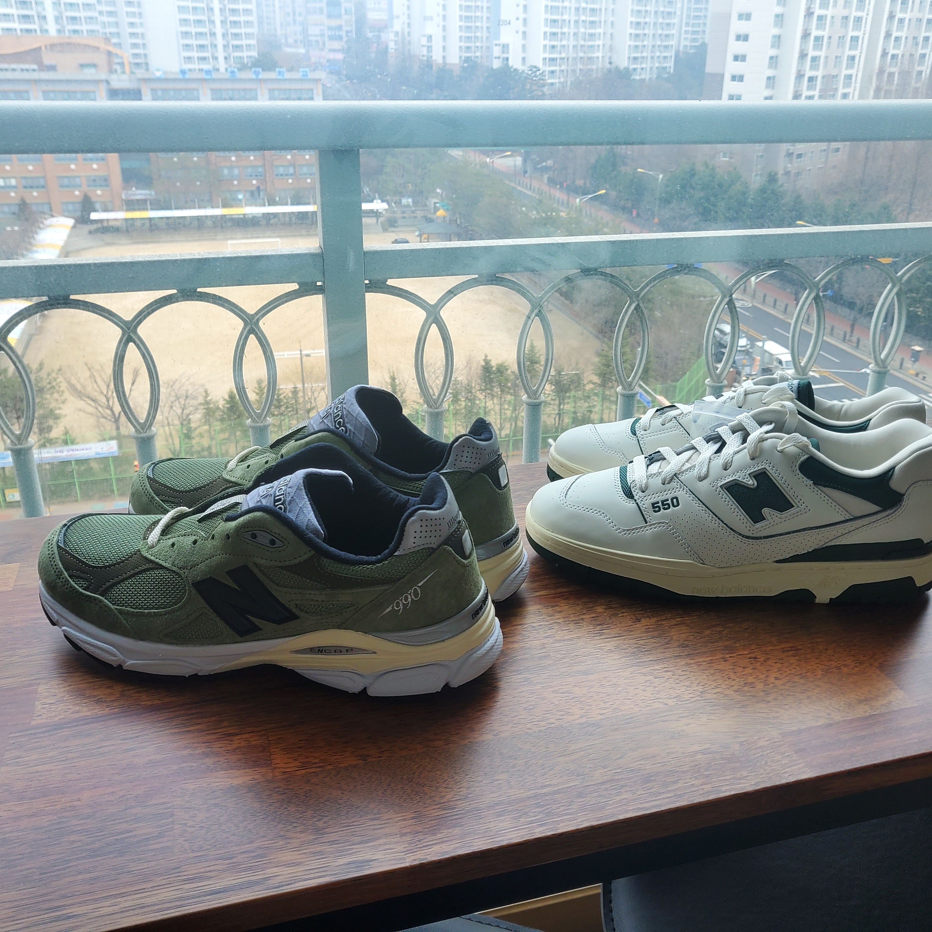 New Balance x Aime Leon Dore 550 Botanical Green, New Balance x JJJJound 990v3 Olive 착용 스타일 - 2