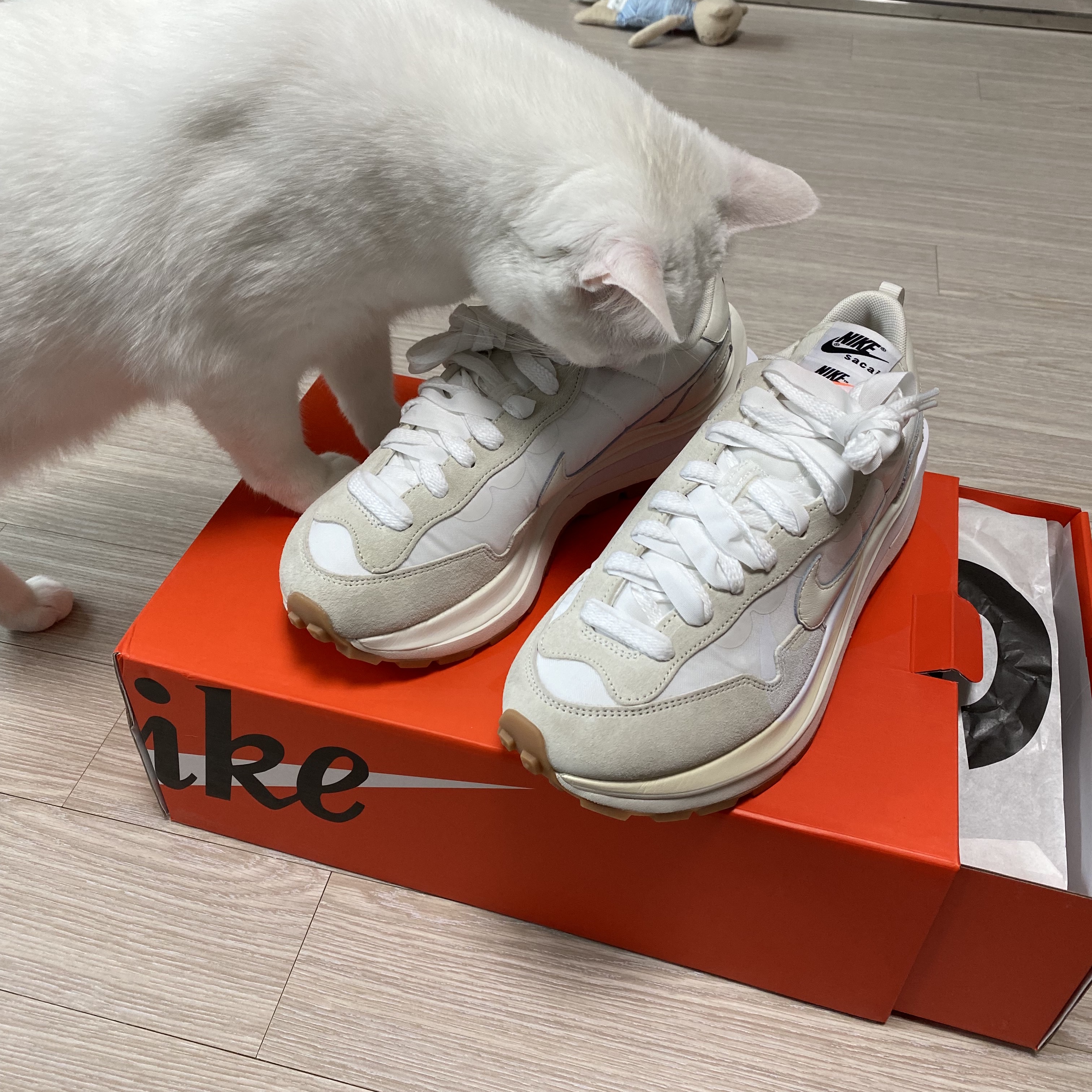 Nike x Sacai VaporWaffle White and Gum 착용 스타일 - 3