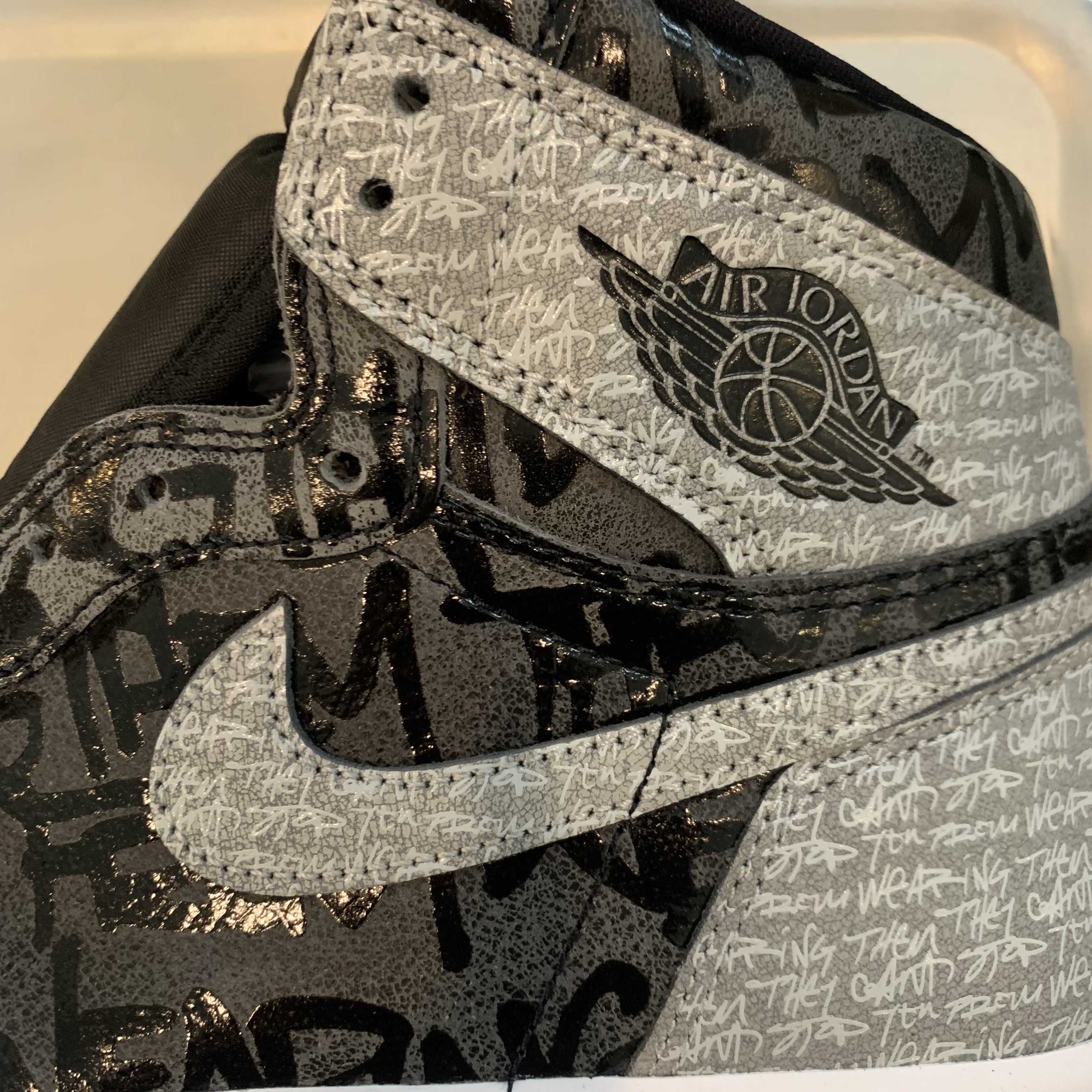 Jordan 1 Retro High OG Rebellionaire 착용 스타일 - 1