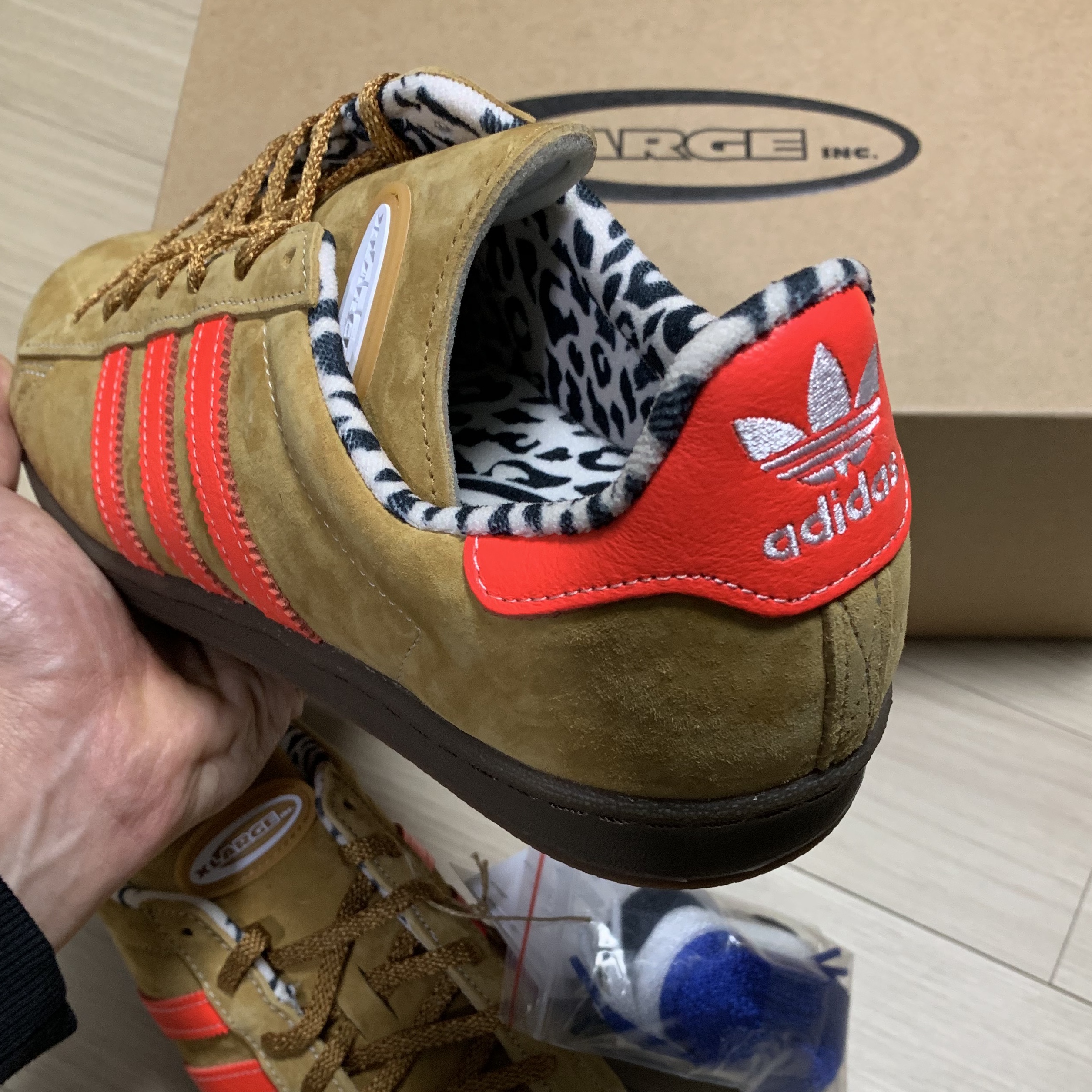 Adidas x XLarge Campus 80s Mesa Red 착용 스타일 - 2