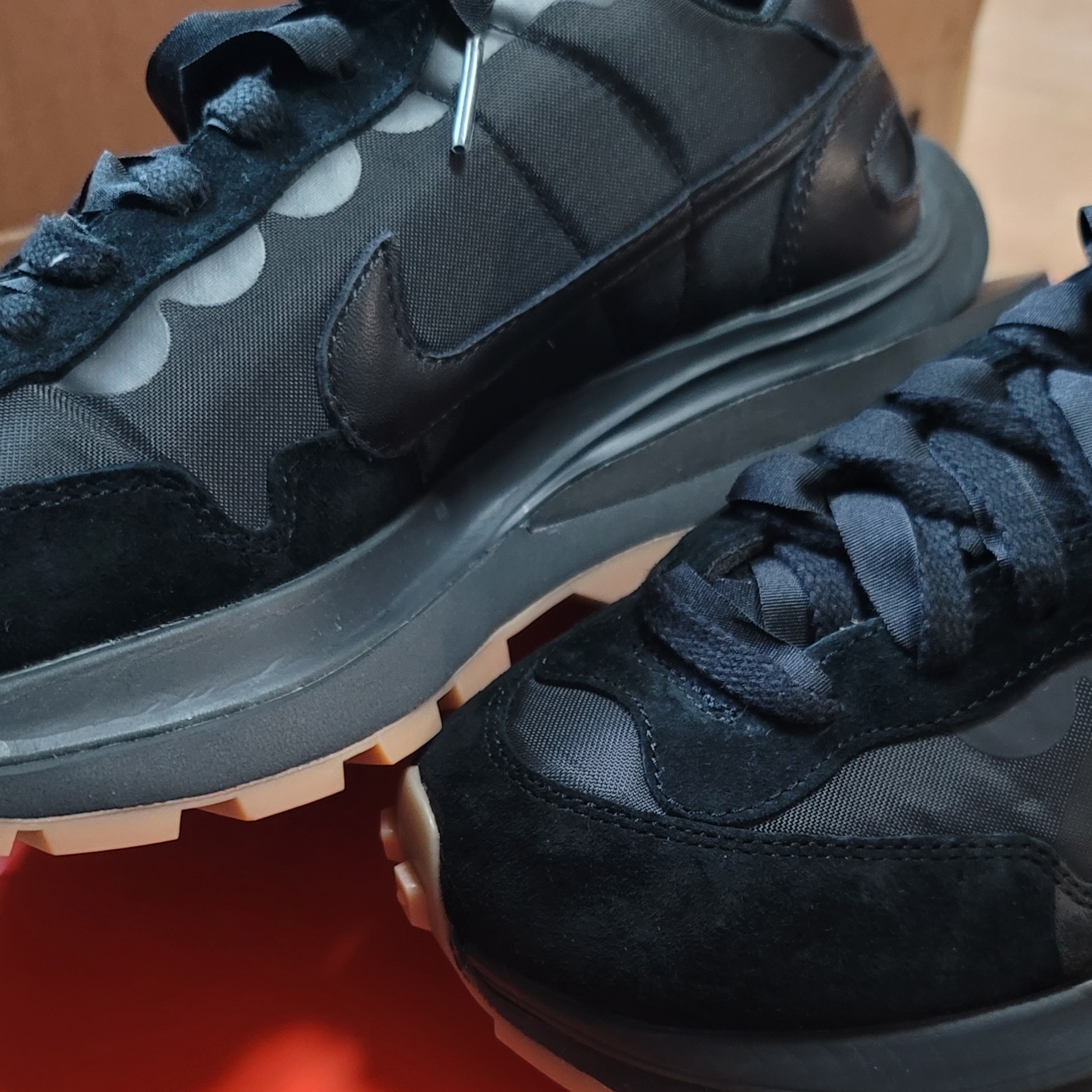 Nike x Sacai VaporWaffle Black and Gum 착용 스타일
