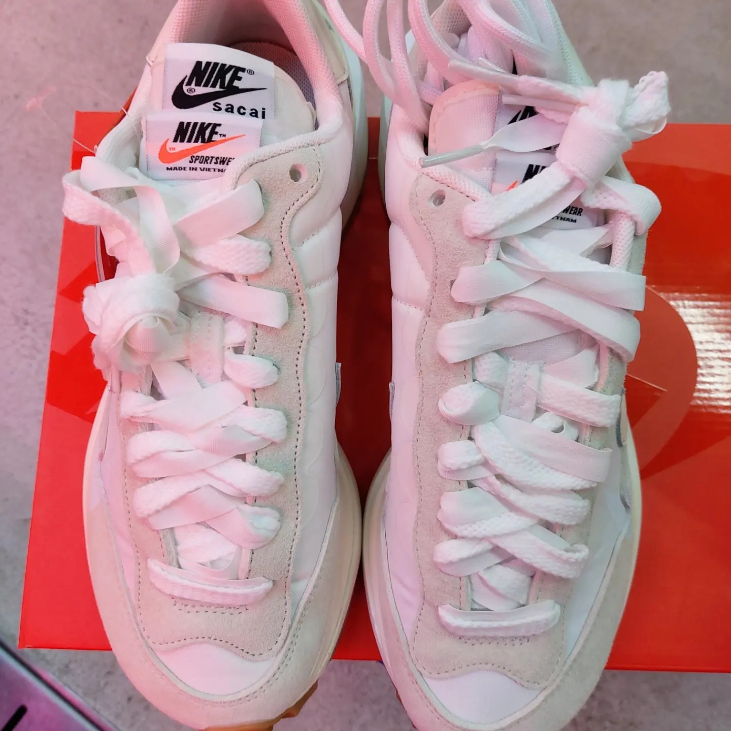 Nike x Sacai VaporWaffle White and Gum 착용 스타일 - 1