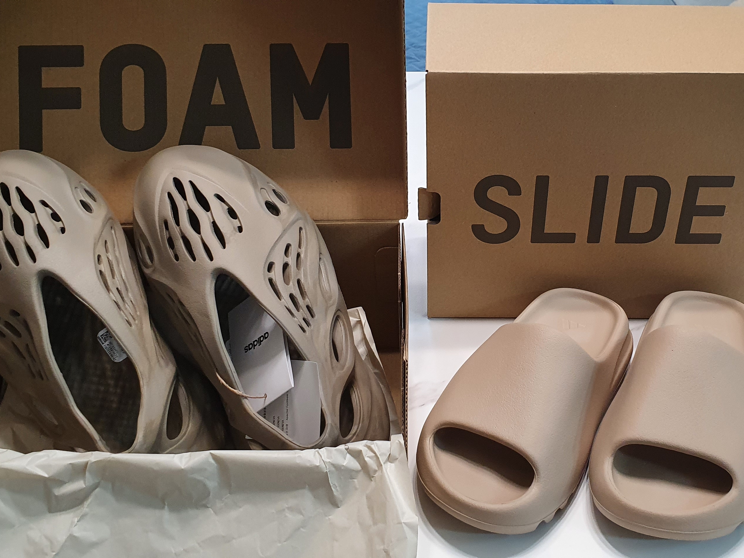 Adidas Yeezy Foam RNNR Stone Sage, Adidas Yeezy Slide Pure - Re-Release Ver. 착용 스타일 - 1
