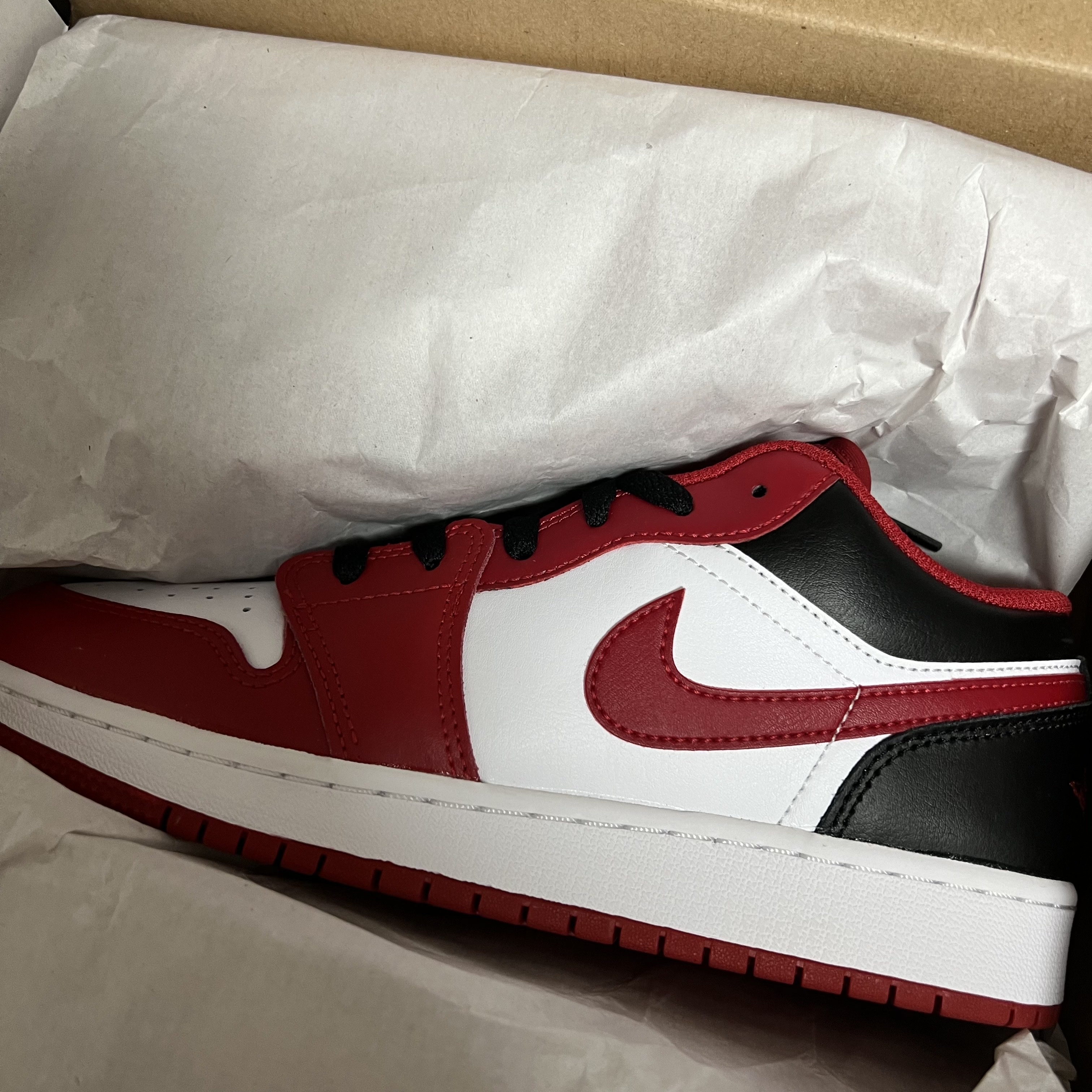 (GS) Jordan 1 Low White Gym Red Black 착용 스타일