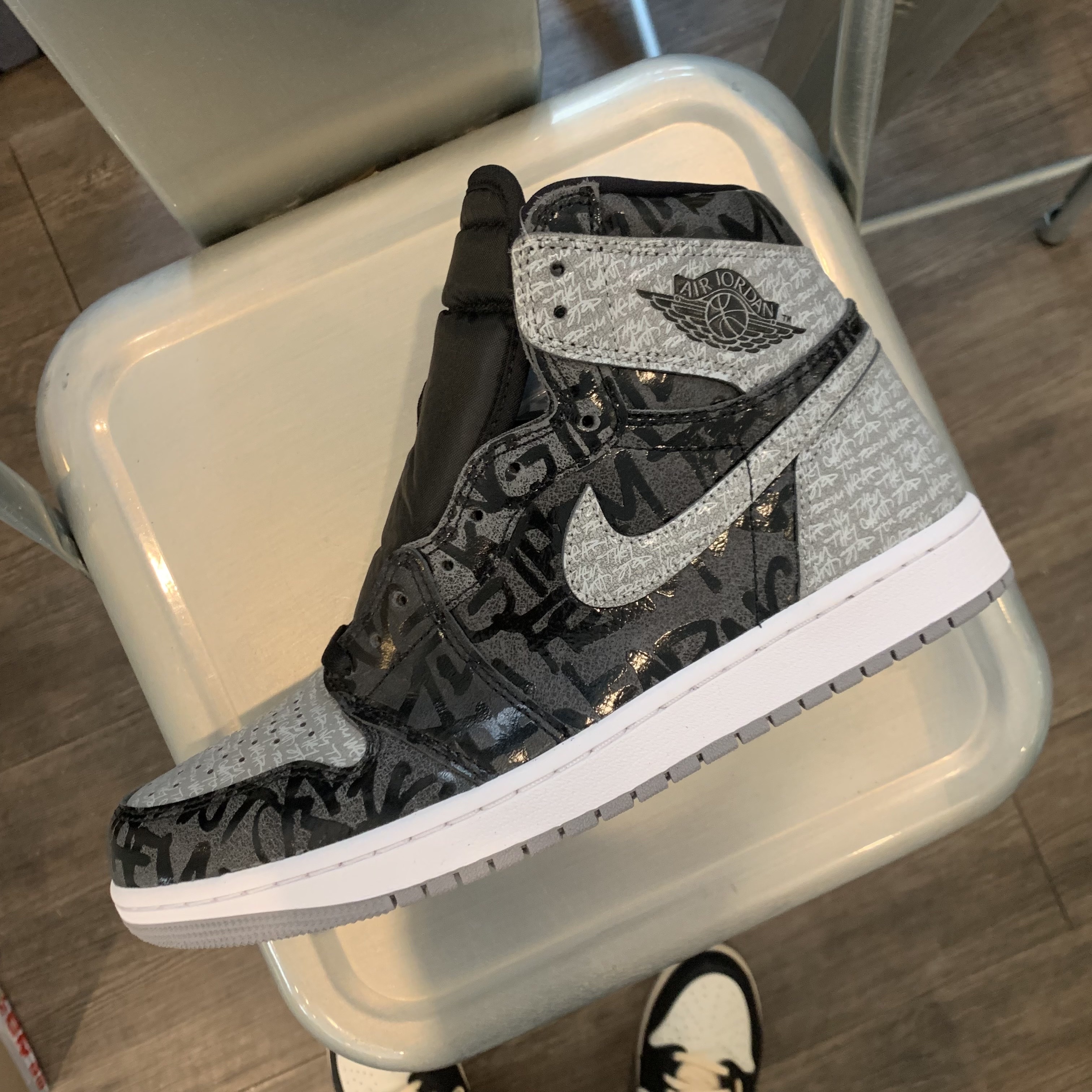 Jordan 1 Retro High OG Rebellionaire 착용 스타일 - 5