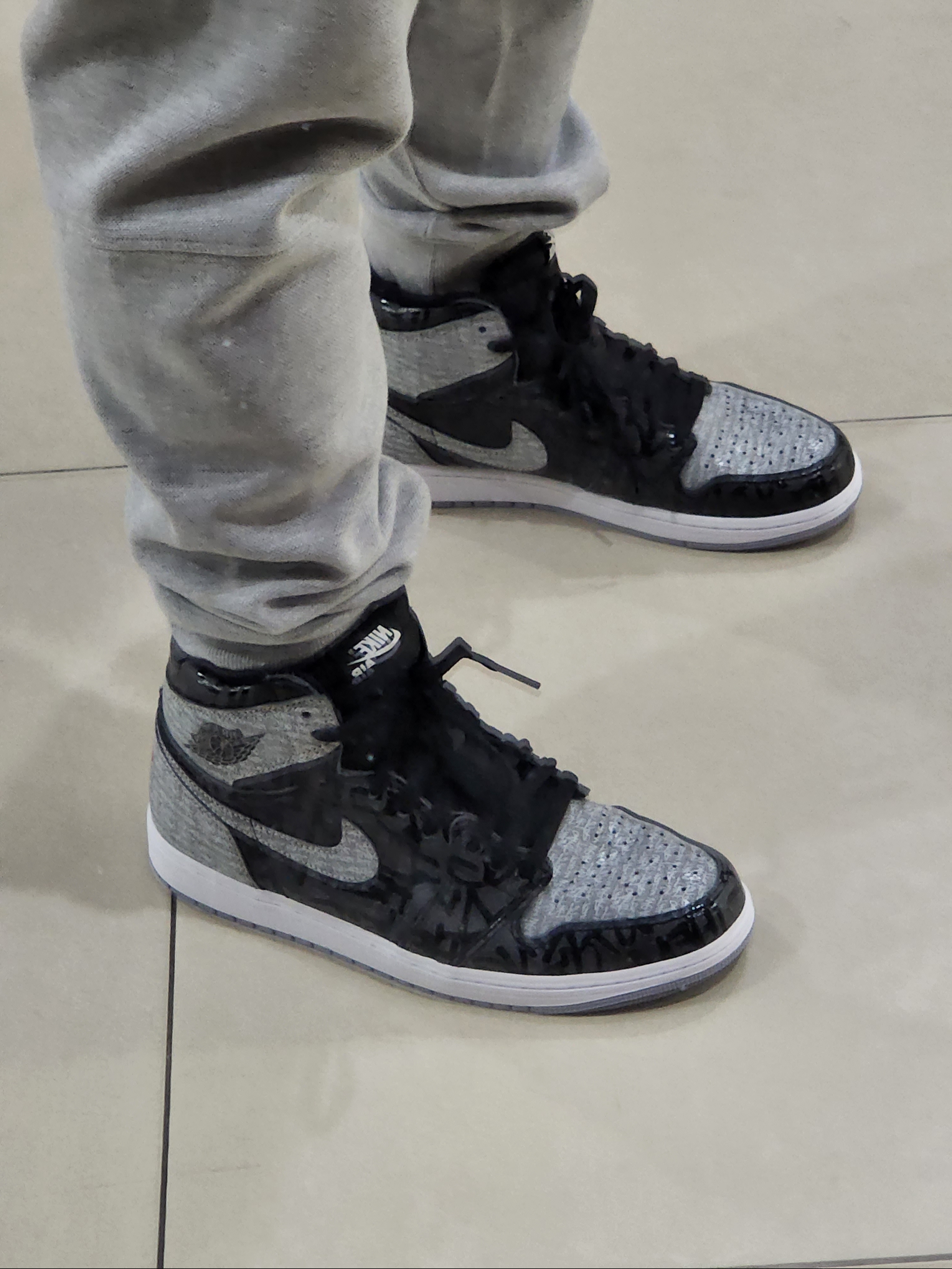 Jordan 1 Retro High OG Rebellionaire, Nike NRG Solo Swoosh Satin Bomber Jacket Black Doll - Asia 착용 스타일 - 2
