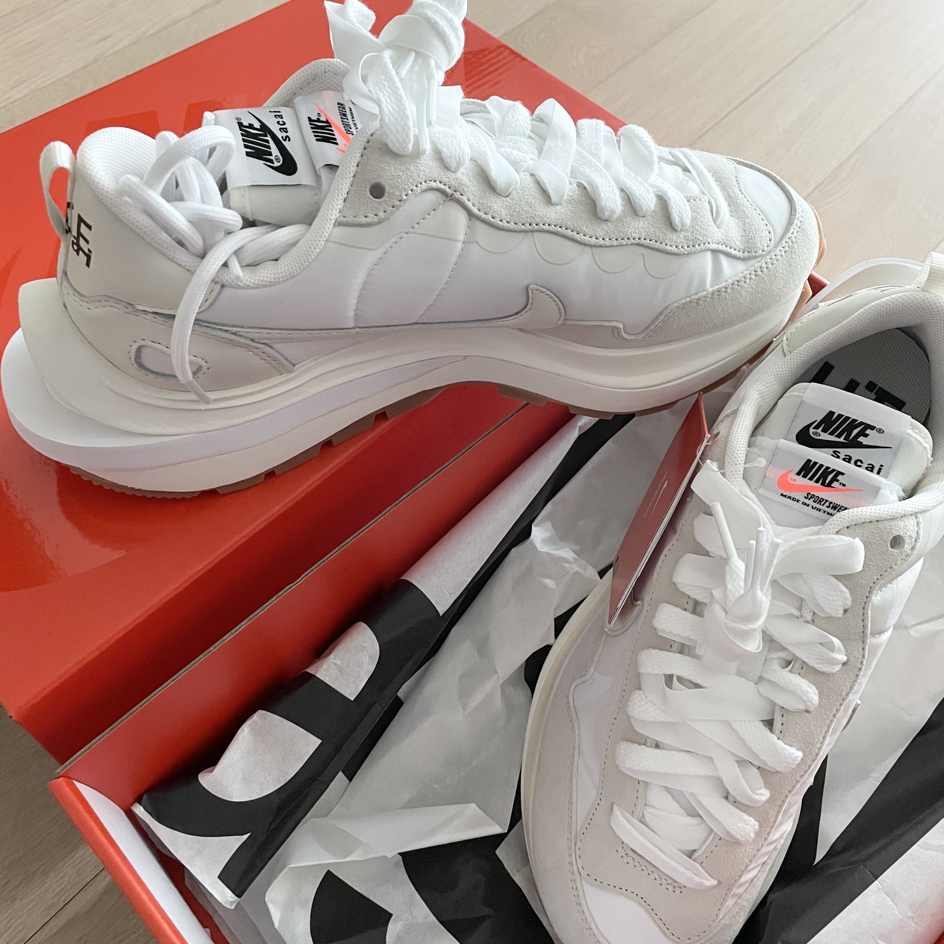 Nike x Sacai VaporWaffle White and Gum 착용 스타일