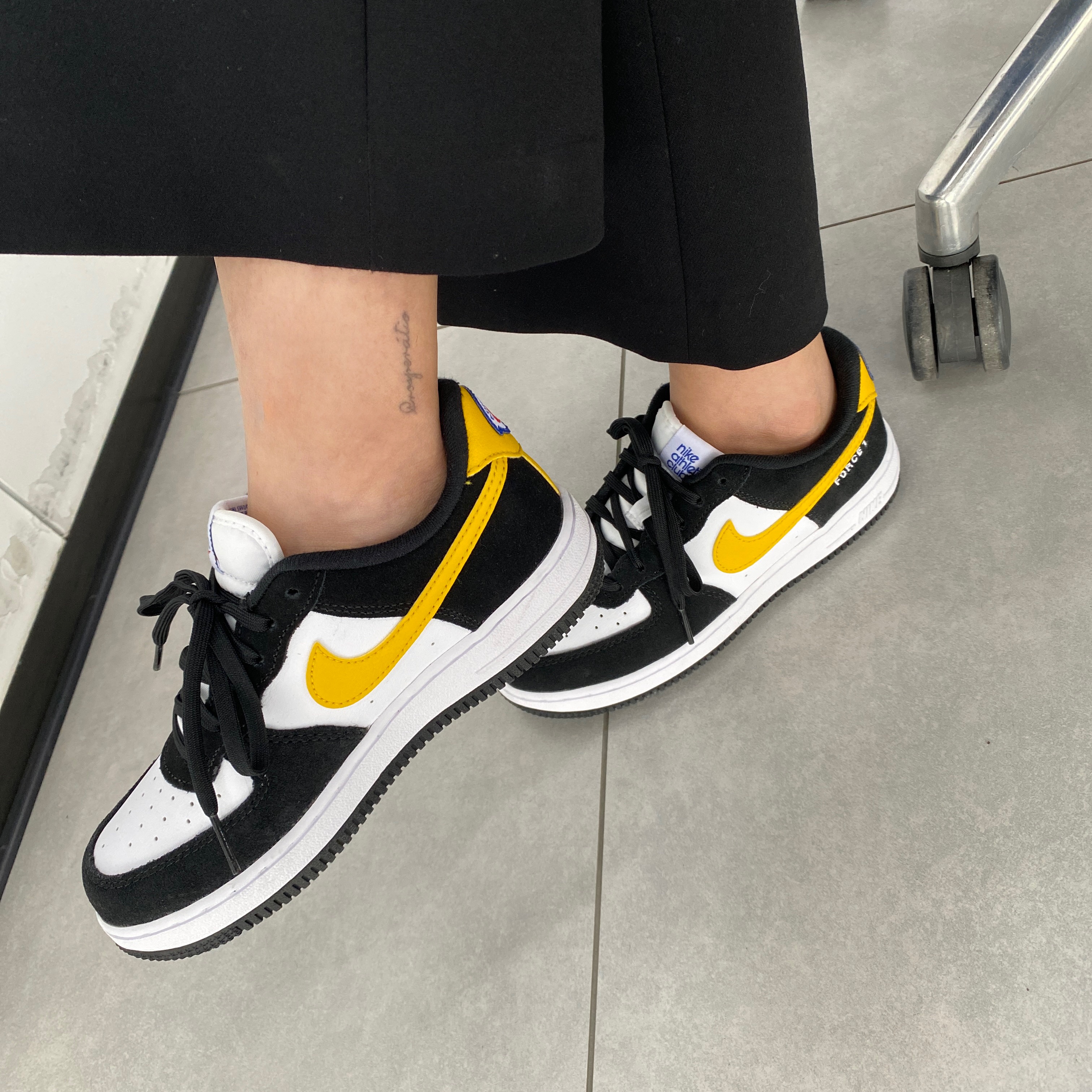 (PS) Nike Air Force 1 LV8 Athletic Club Black Dark Sulfur, Nike Air Force 1 '07 LV8 Athletic Club Black Dark Sulfur 착용 스타일