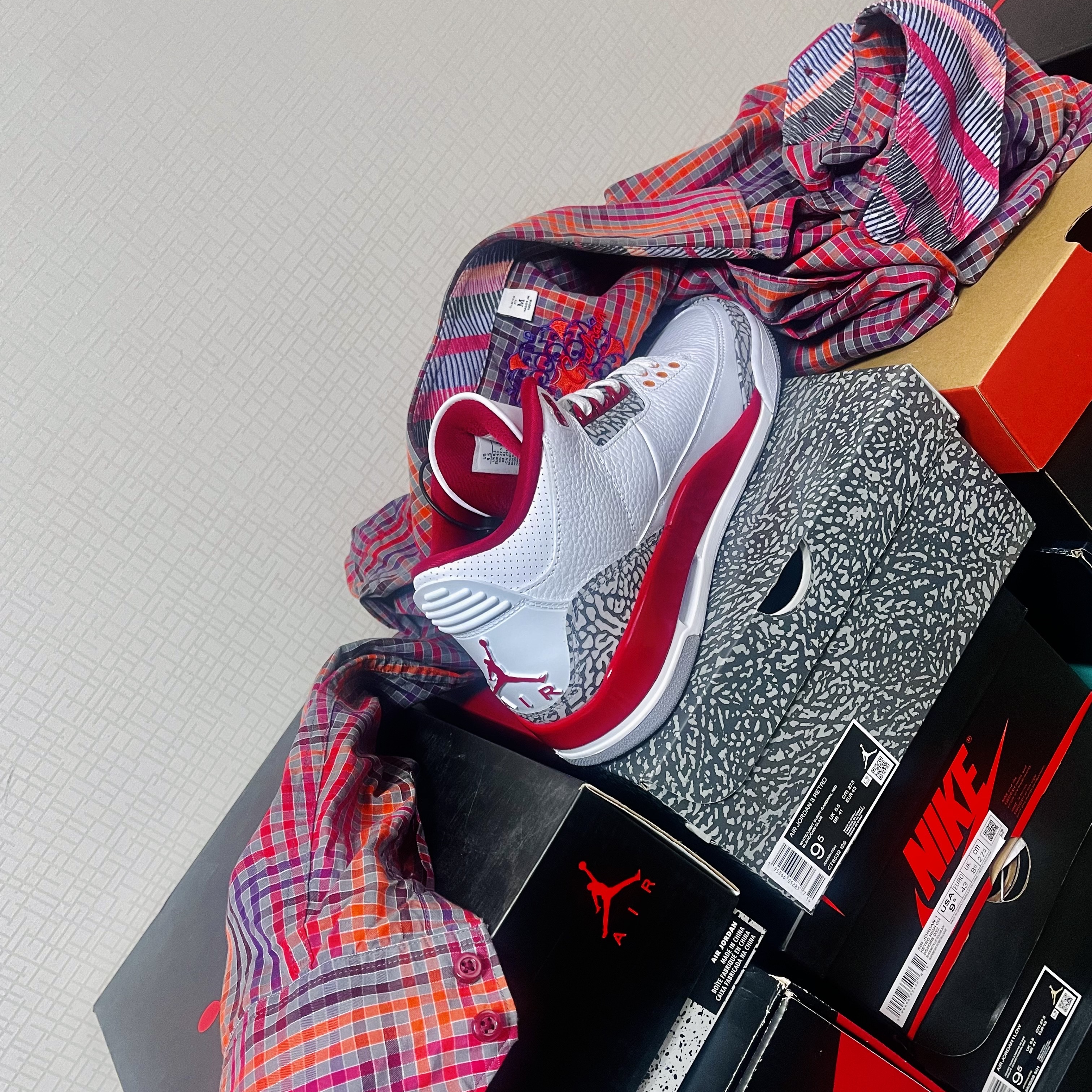 Jordan 3 Retro Cardinal Red 착용 스타일 - 2