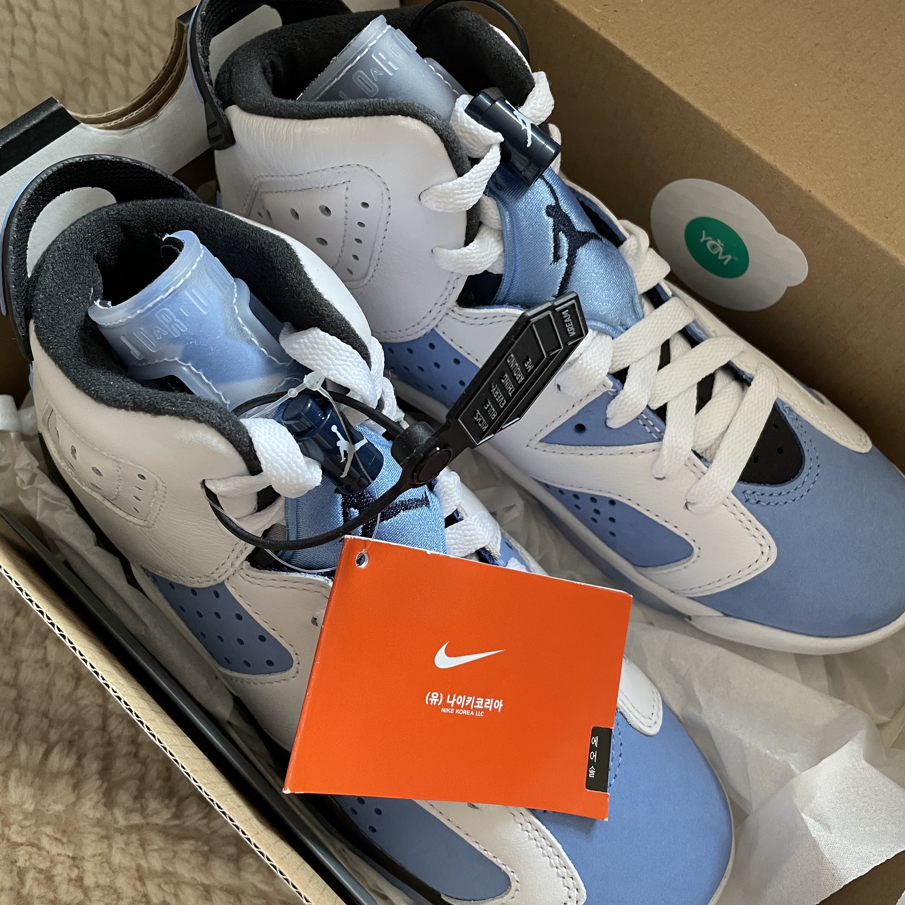 Jordan 6 Retro University Blue, (GS) Jordan 6 Retro University Blue 착용 스타일 - 1