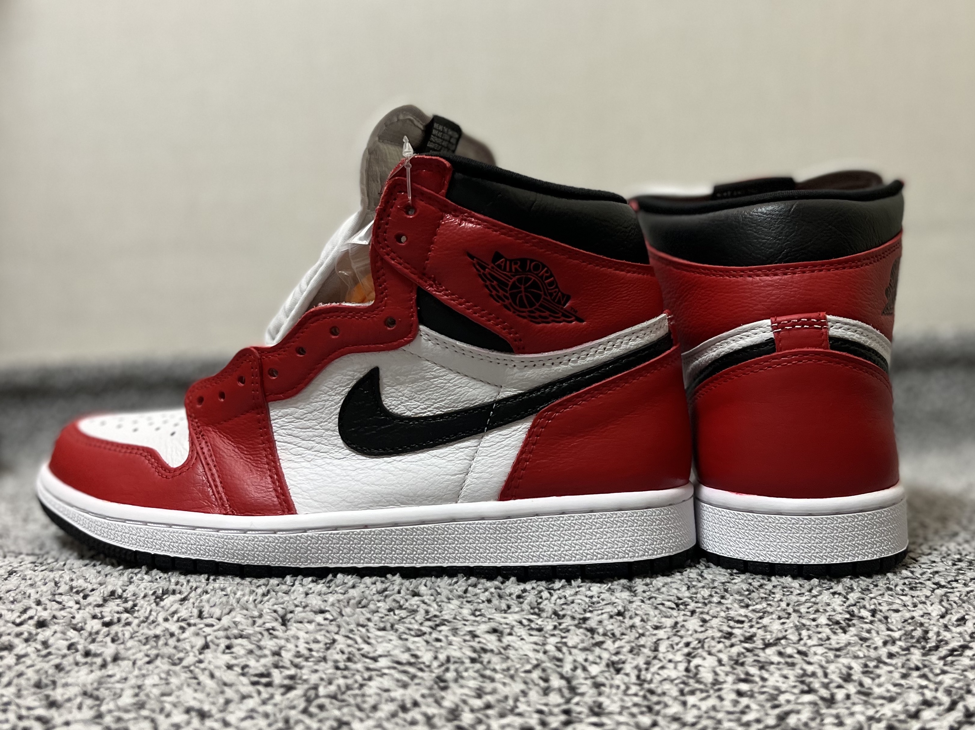 Jordan 1 Retro High OG Light Fusion Red 착용 스타일 - 2