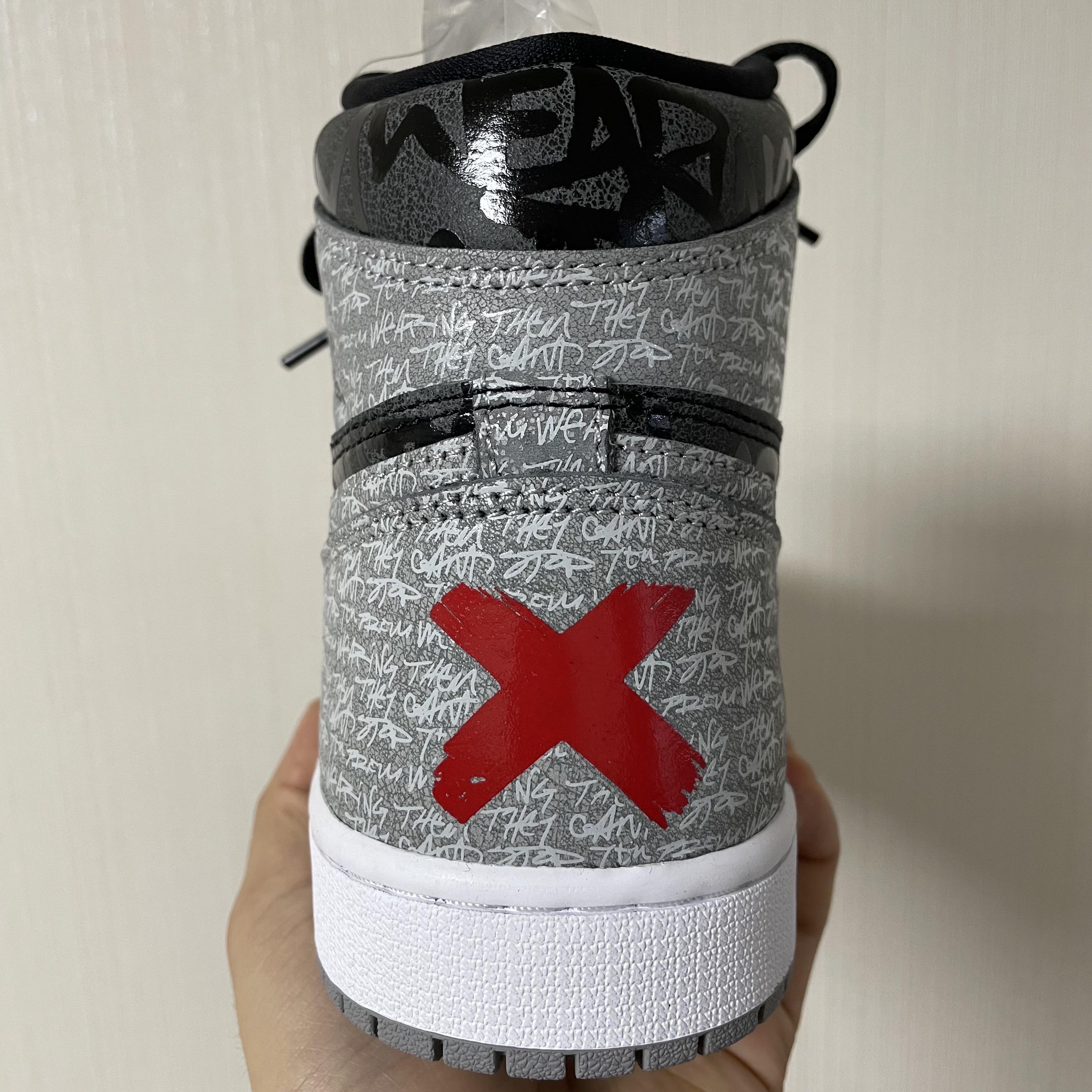 Jordan 1 Retro High OG Rebellionaire 착용 스타일 - 1