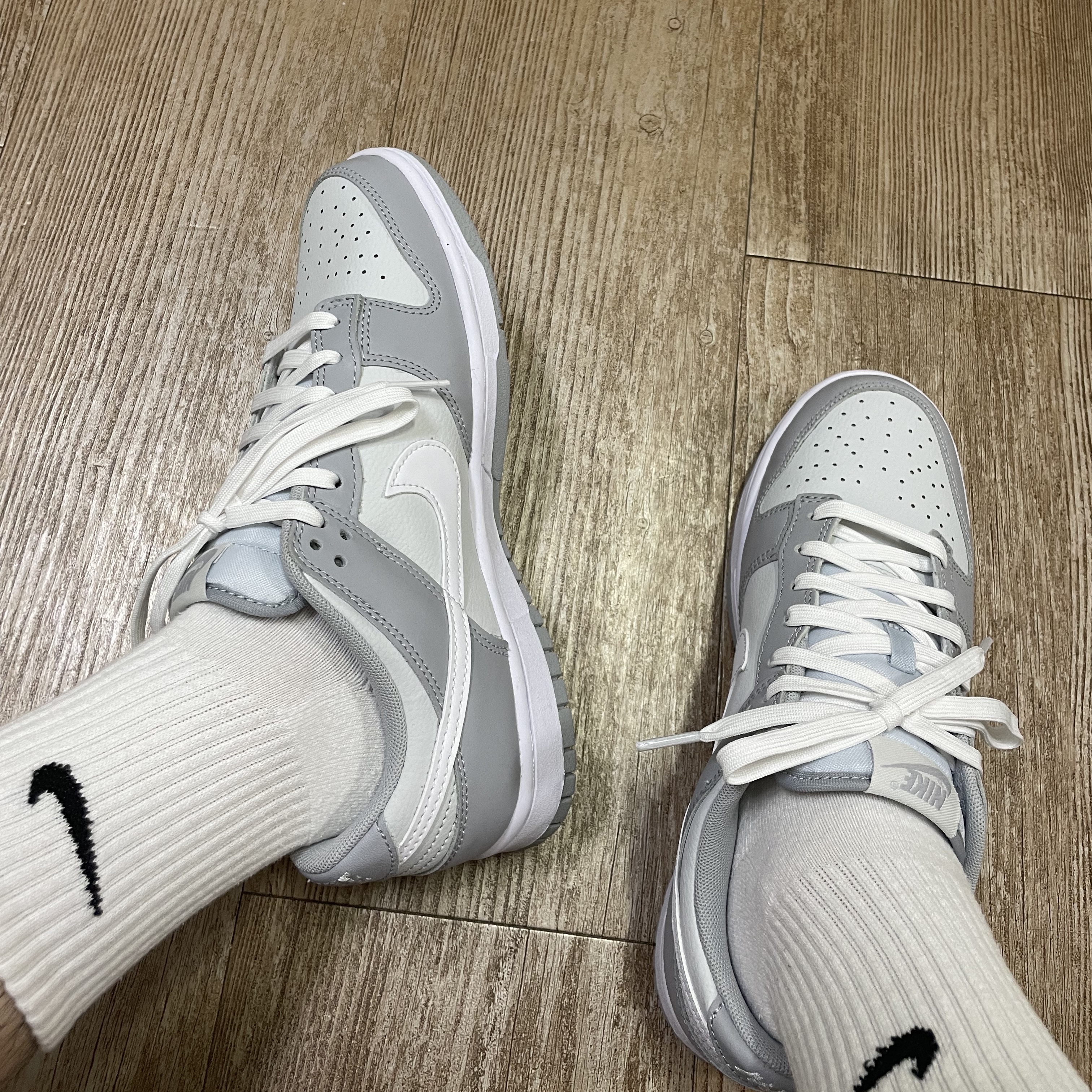 Nike Dunk Low Retro Wolf Grey 착용 스타일 - 3