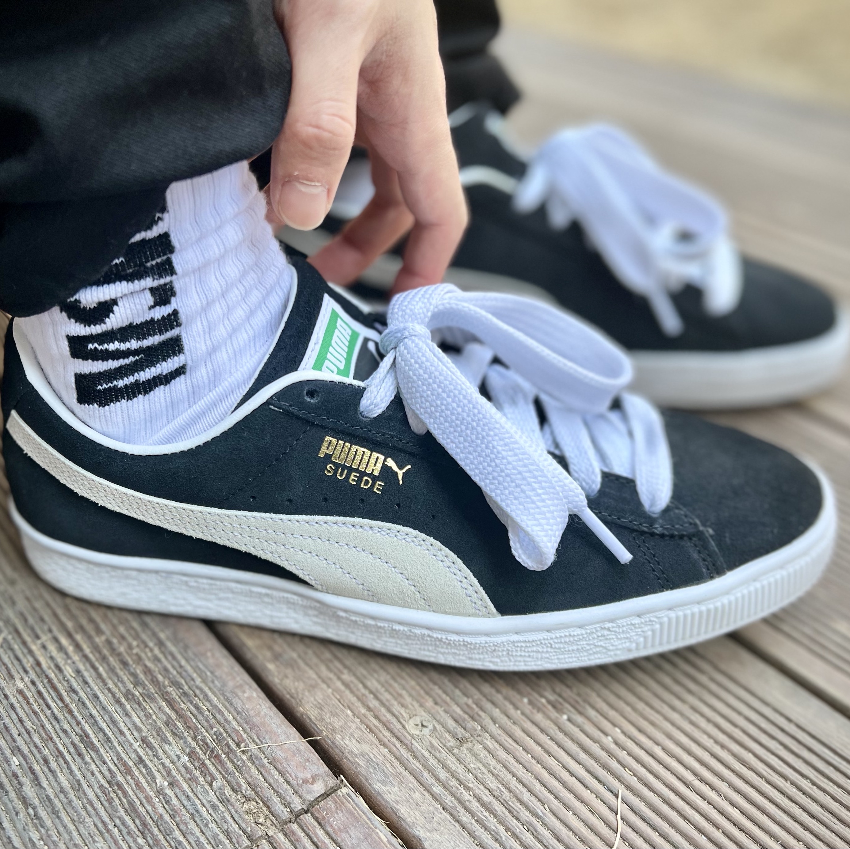 Puma Suede Classic XXI Black White 착용 스타일 - 2