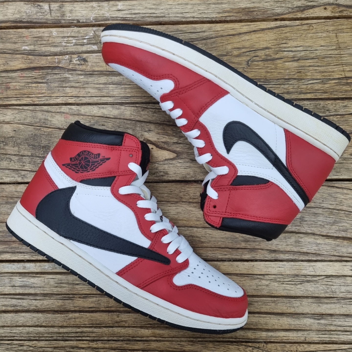 Jordan 1 Retro High OG Light Fusion Red 착용 스타일 - 2