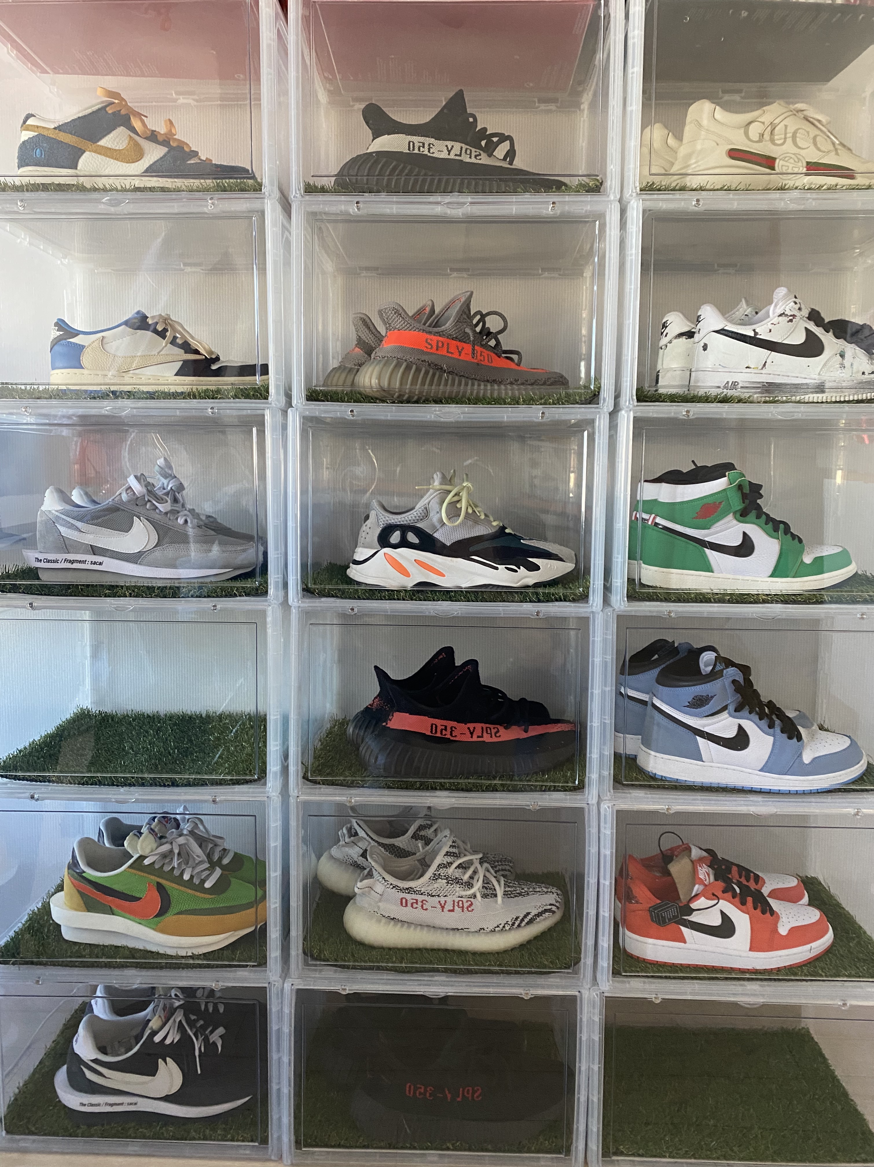 Jordan 1 x Travis Scott x Fragment Retro Low OG SP Military Blue, Nike x Kasina Dunk Low 80's Bus 착용 스타일