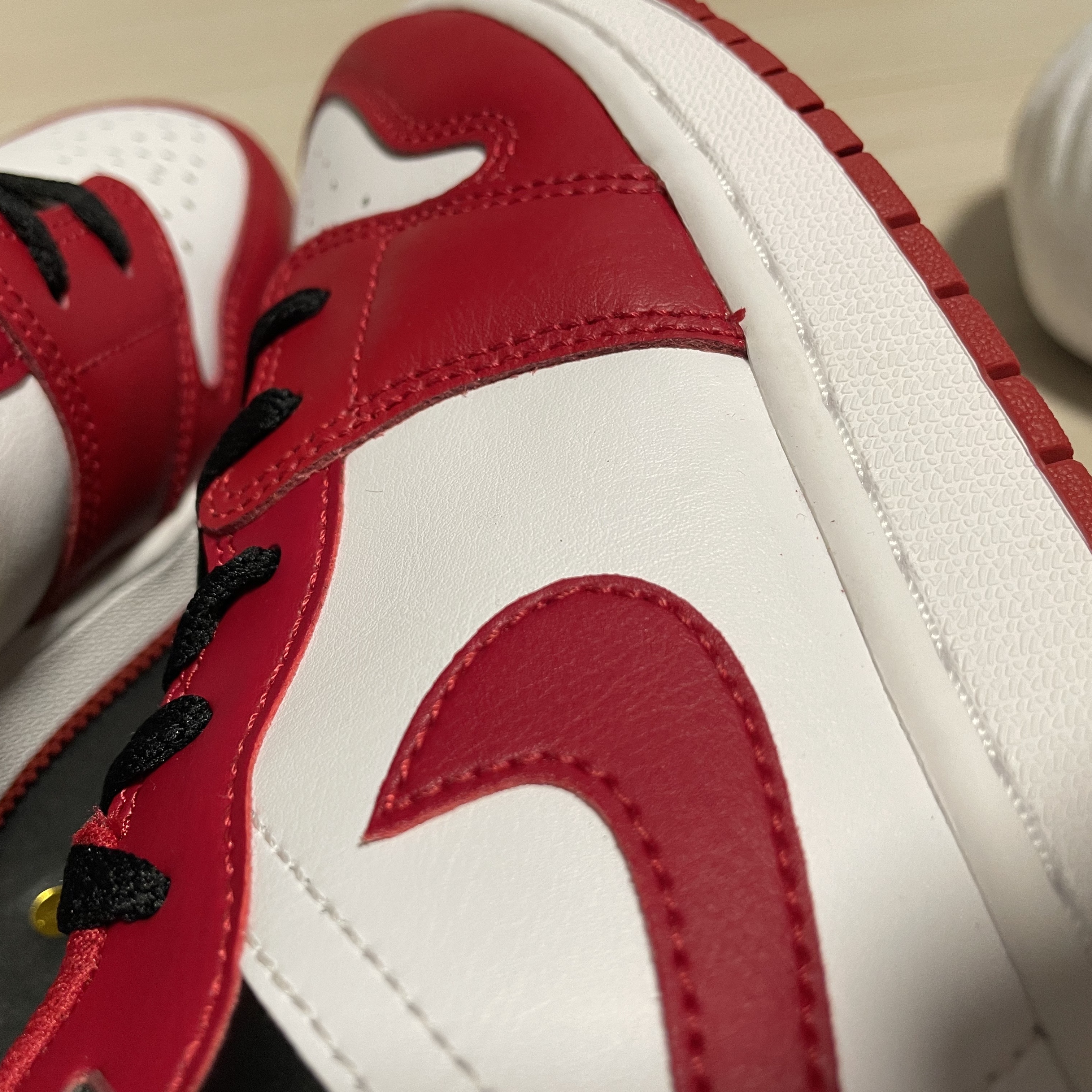 (GS) Jordan 1 Low White Gym Red Black 착용 스타일 - 5
