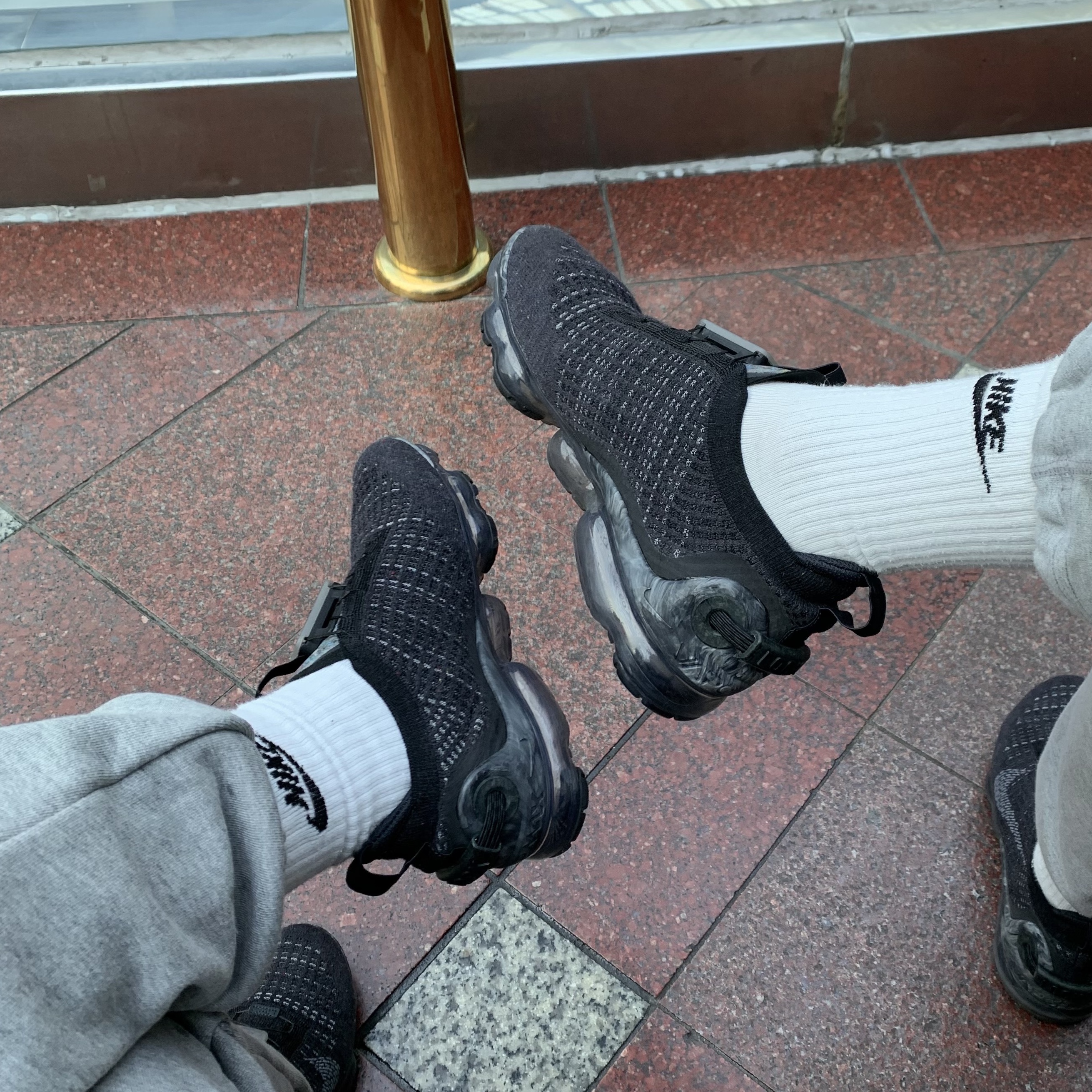 (W) Nike Air VaporMax 2020 Flyknit Black Dark Grey, Nike Air VaporMax 2020 Flyknit Black Dark Grey 착용 스타일