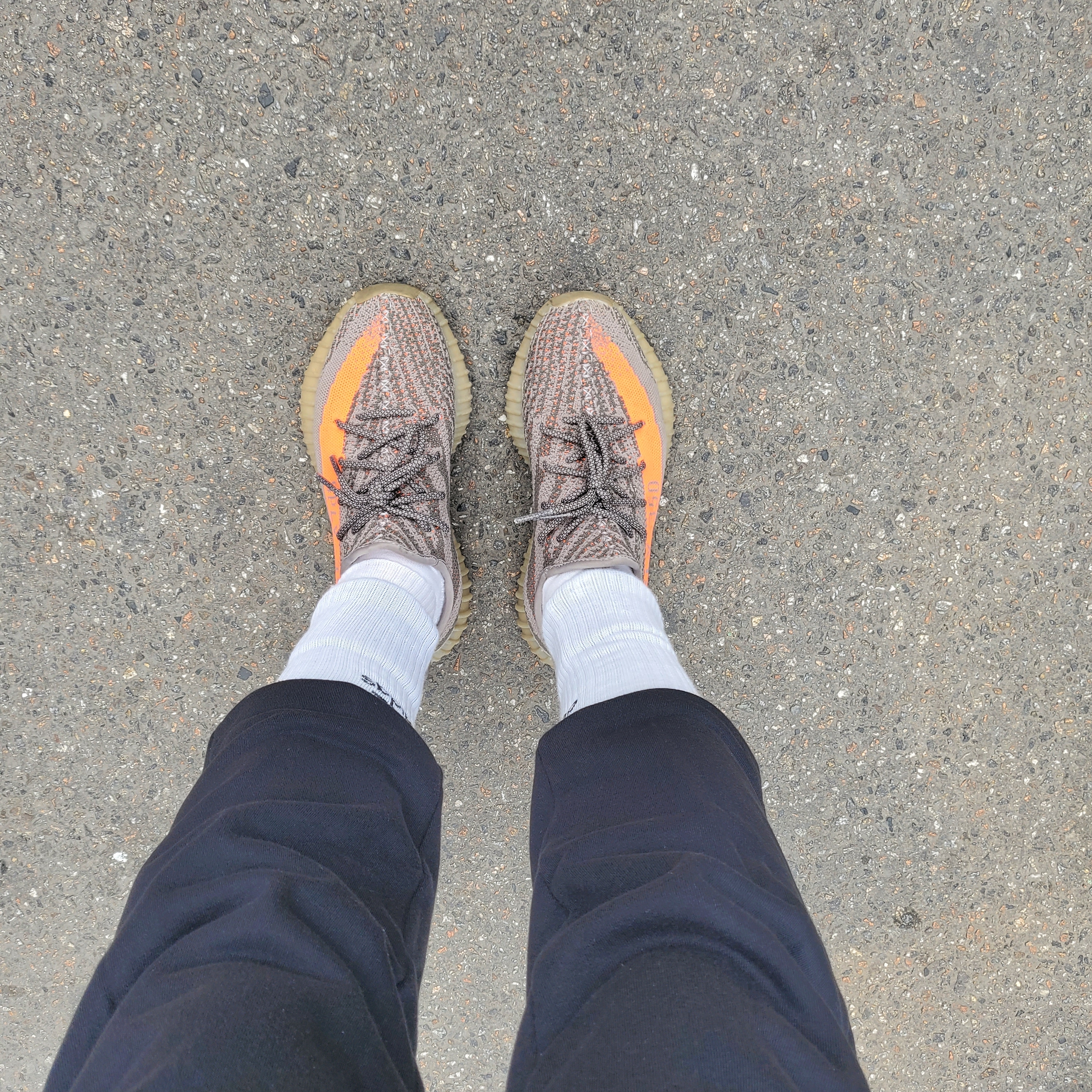 Adidas Yeezy Boost 350 V2 Beluga 착용 스타일